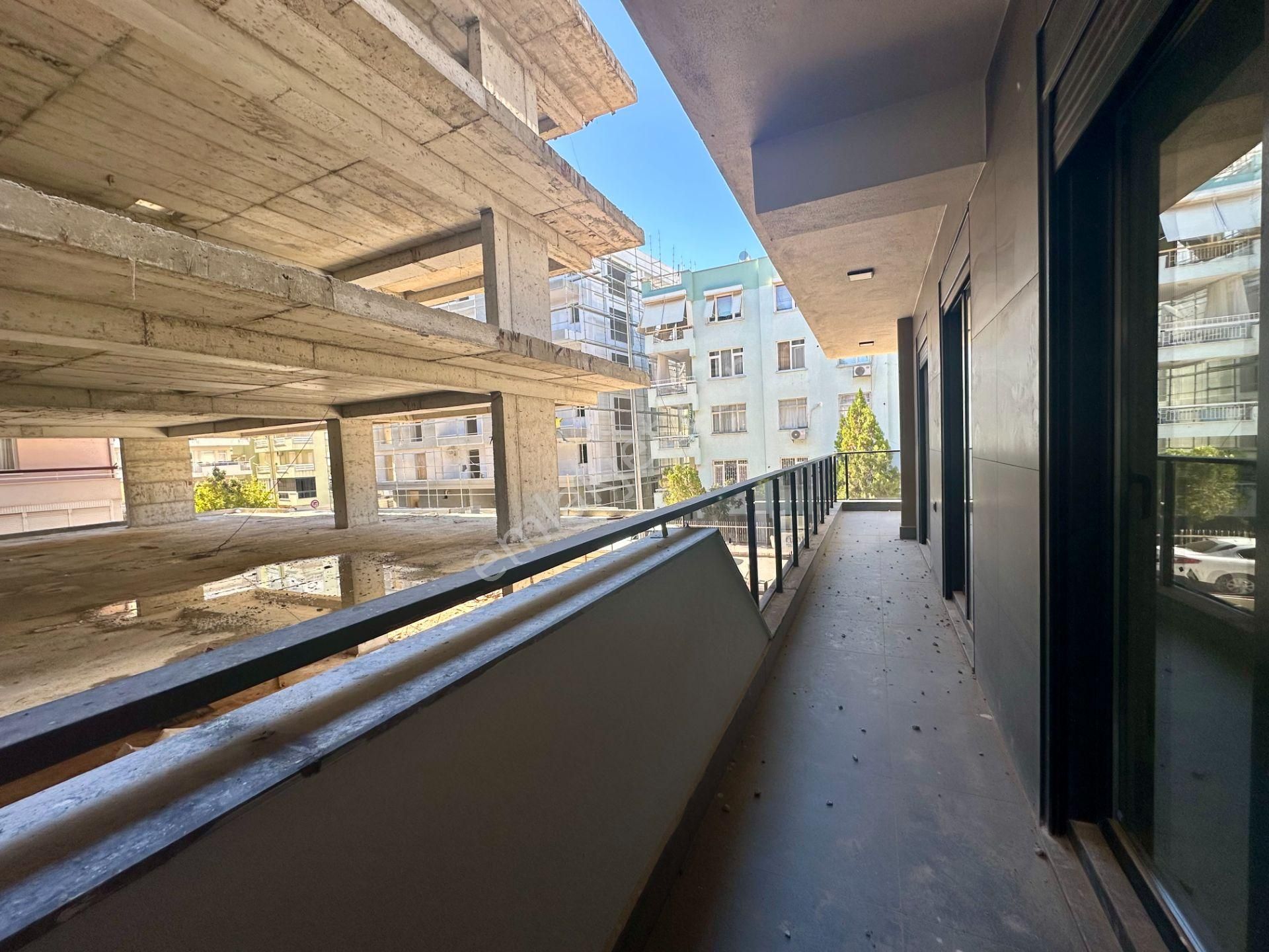 Bahçelievlerde Kapalı Otoparklı Denize Yürüme Mesafesinde 2+1 Sıfır Daire - Görsel 9