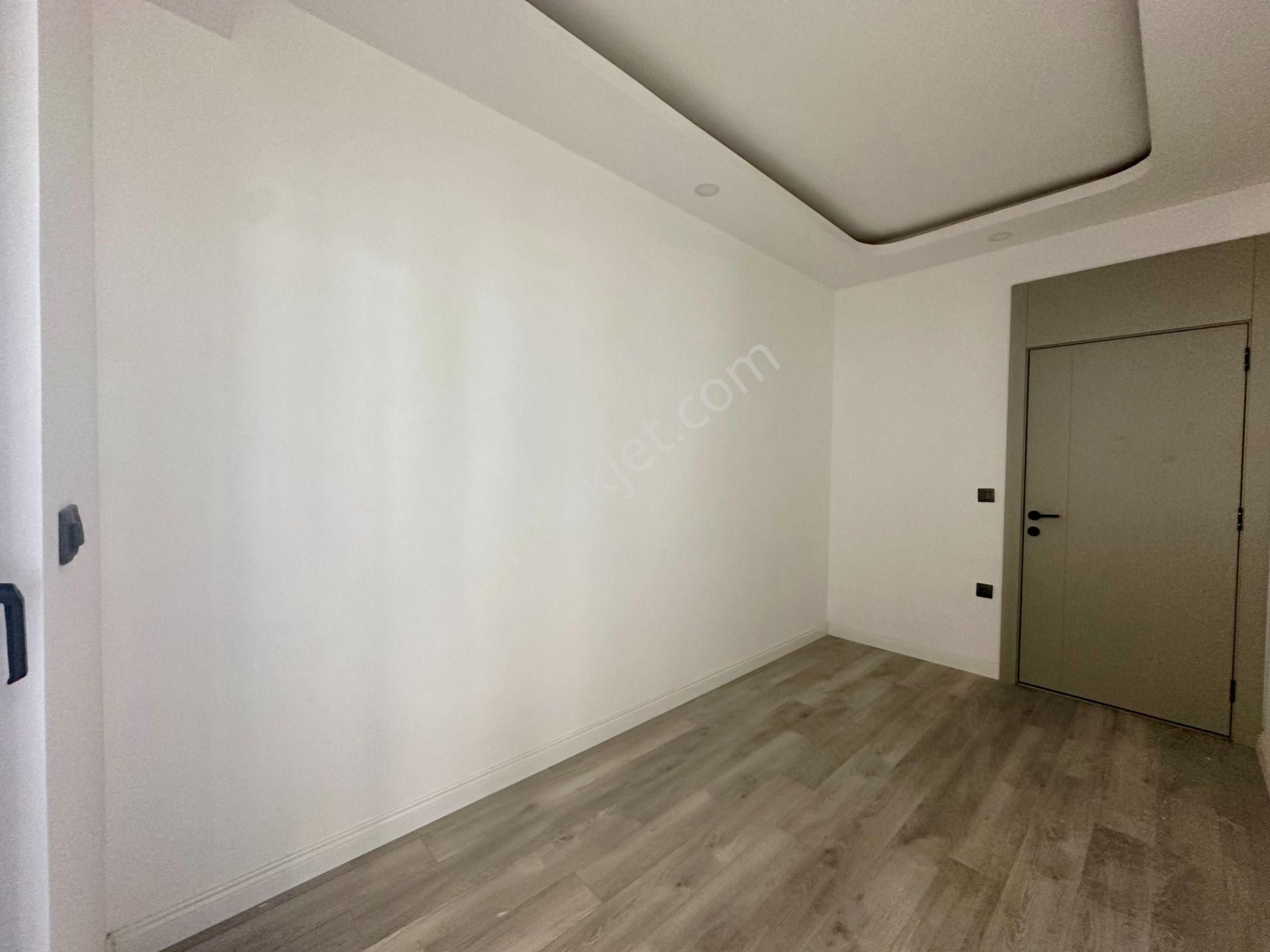 Bahçelievlerde Kapalı Otoparklı Denize Yürüme Mesafesinde 2+1 Sıfır Daire - Görsel 13