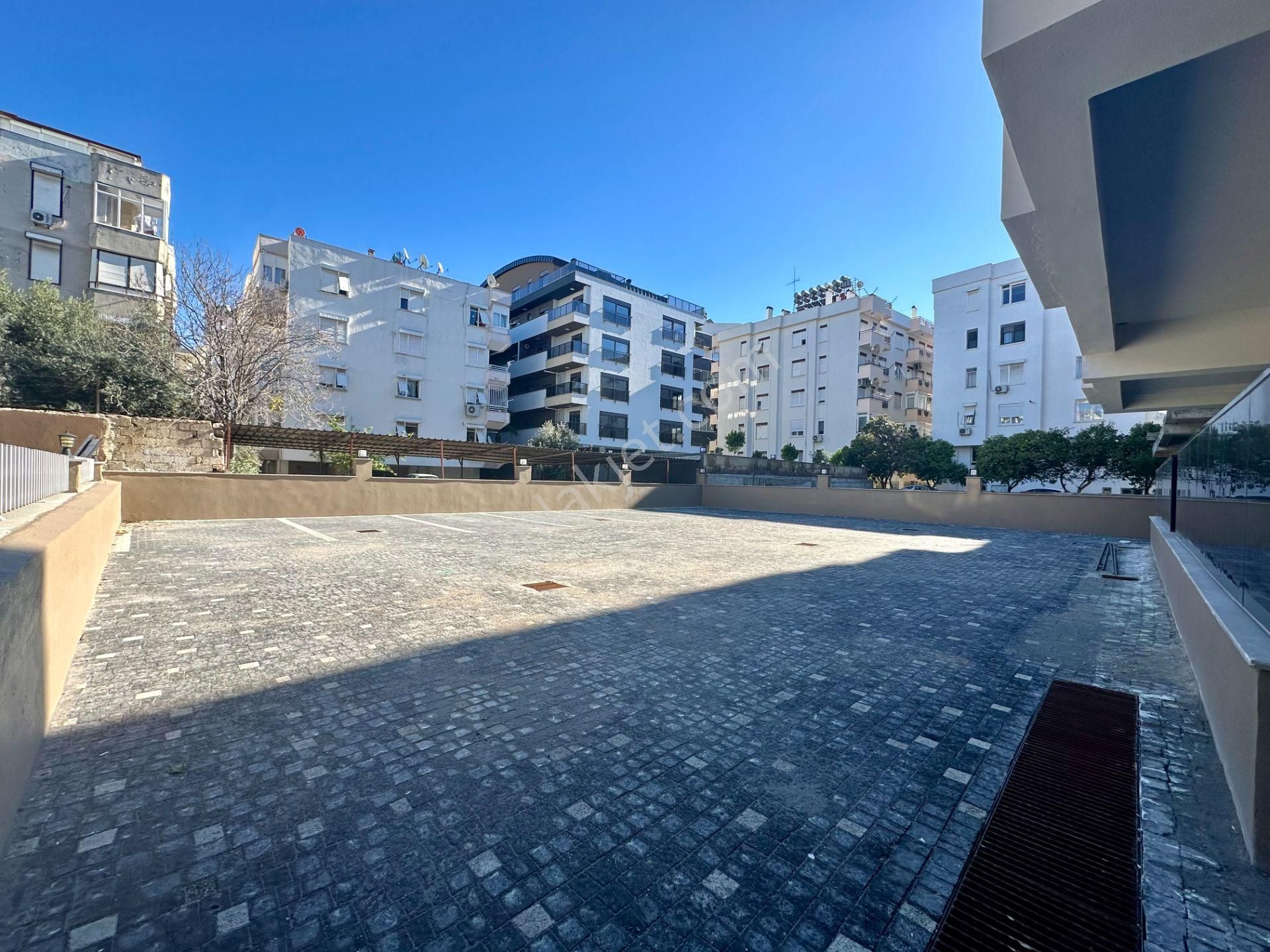 Bahçelievlerde Kapalı Otoparklı Denize Yürüme Mesafesinde 2+1 Sıfır Daire - Görsel 30