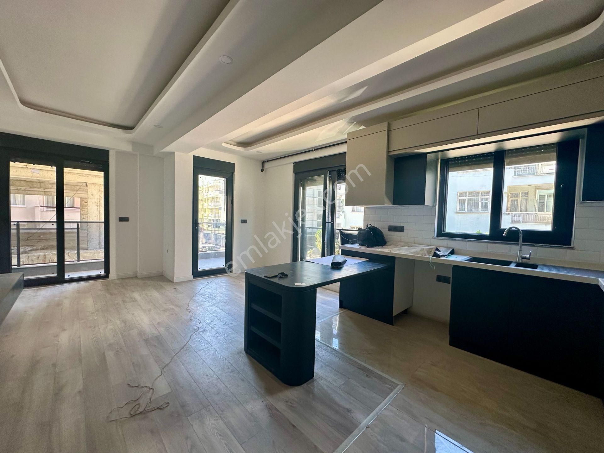 Bahçelievlerde Kapalı Otoparklı Denize Yürüme Mesafesinde 2+1 Sıfır Daire