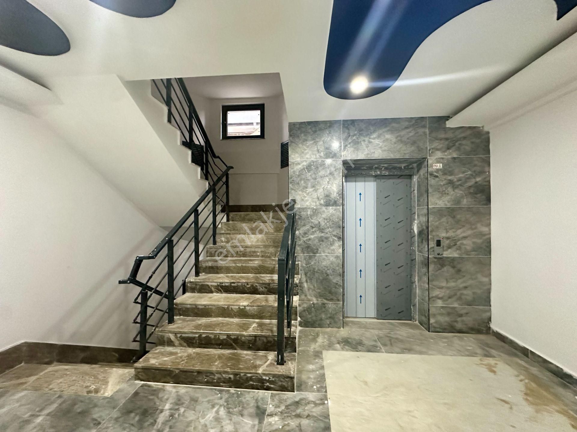 Bahçelievlerde Kapalı Otoparklı Denize Yürüme Mesafesinde 2+1 Sıfır Daire - Görsel 26