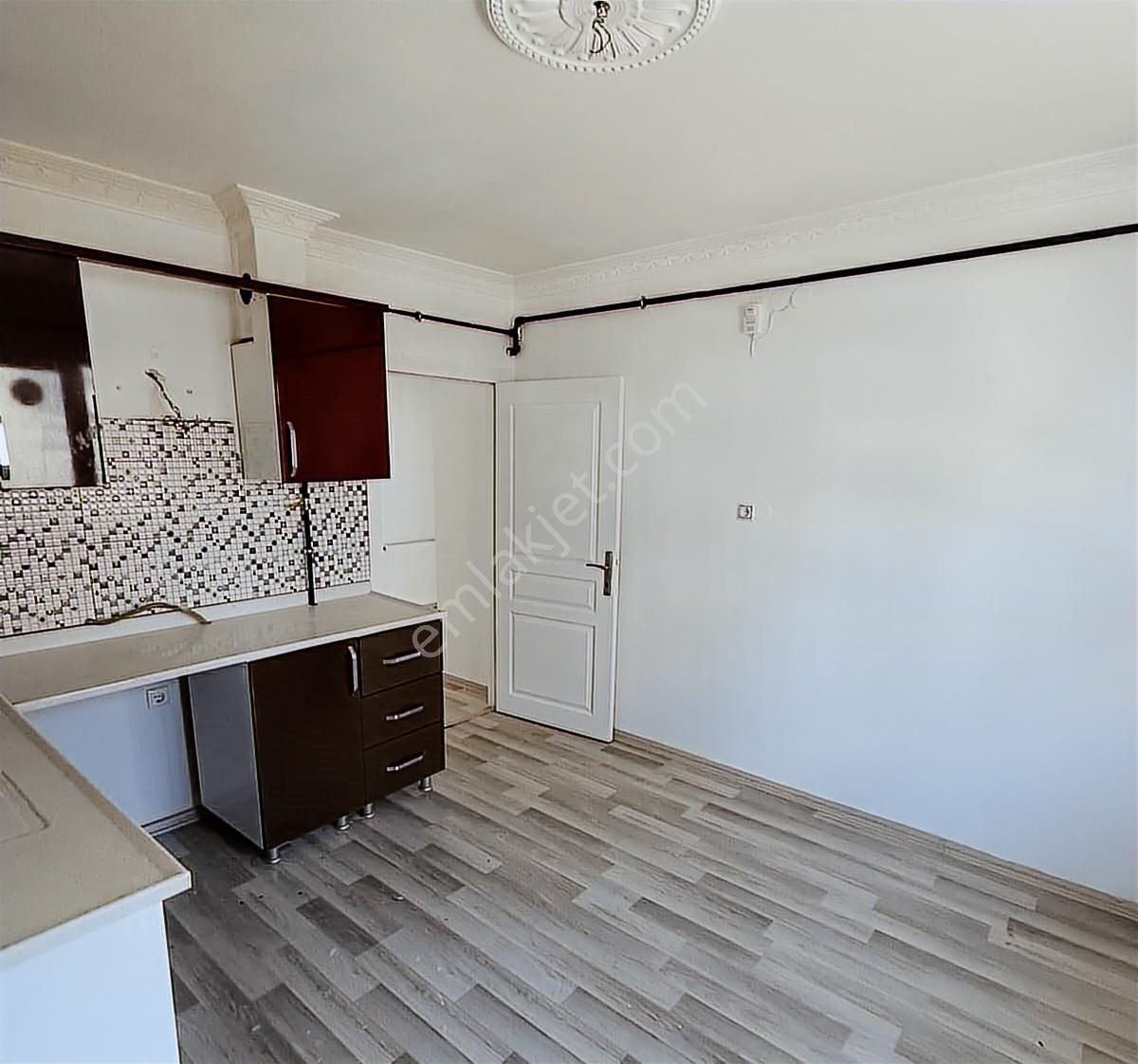 Yılmazer'den Caddede Okul Yakını Masrafsz 3+1 Katta Satlık Daire - Görsel 8