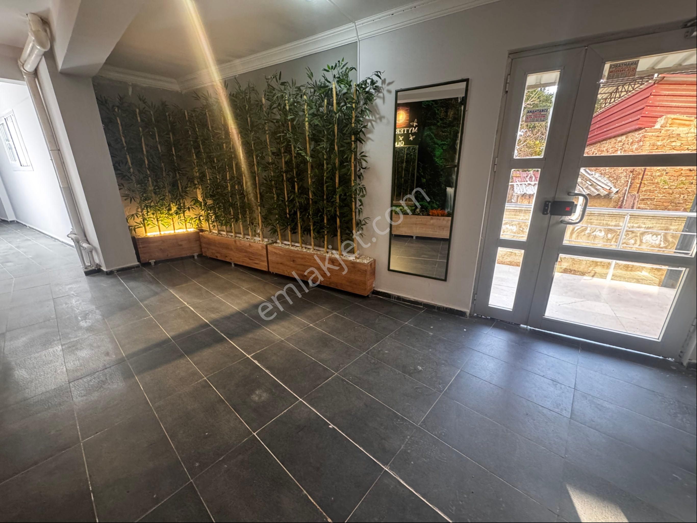 Sümer Mahallesinde Satılık 1+1 Daire - Görsel 2