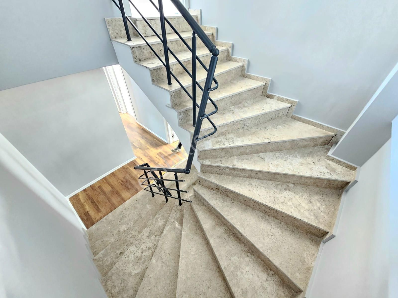 ▶ ▶ Akçay Körfez'den ''geniş Bahçeli 5+1 Villa İle Yazın Keyfini Çıkarın!'' - Görsel 18