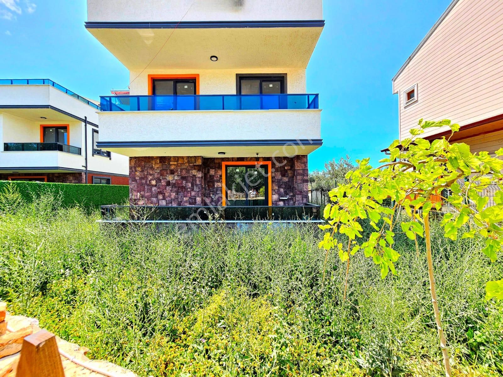 ▶ ▶ Akçay Körfez'den ''geniş Bahçeli 5+1 Villa İle Yazın Keyfini Çıkarın!''