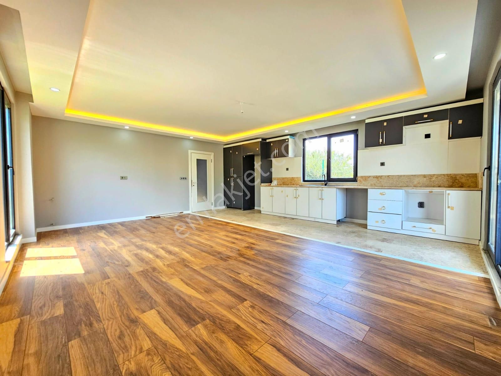 ▶ ▶ Akçay Körfez'den ''geniş Bahçeli 5+1 Villa İle Yazın Keyfini Çıkarın!'' - Görsel 9