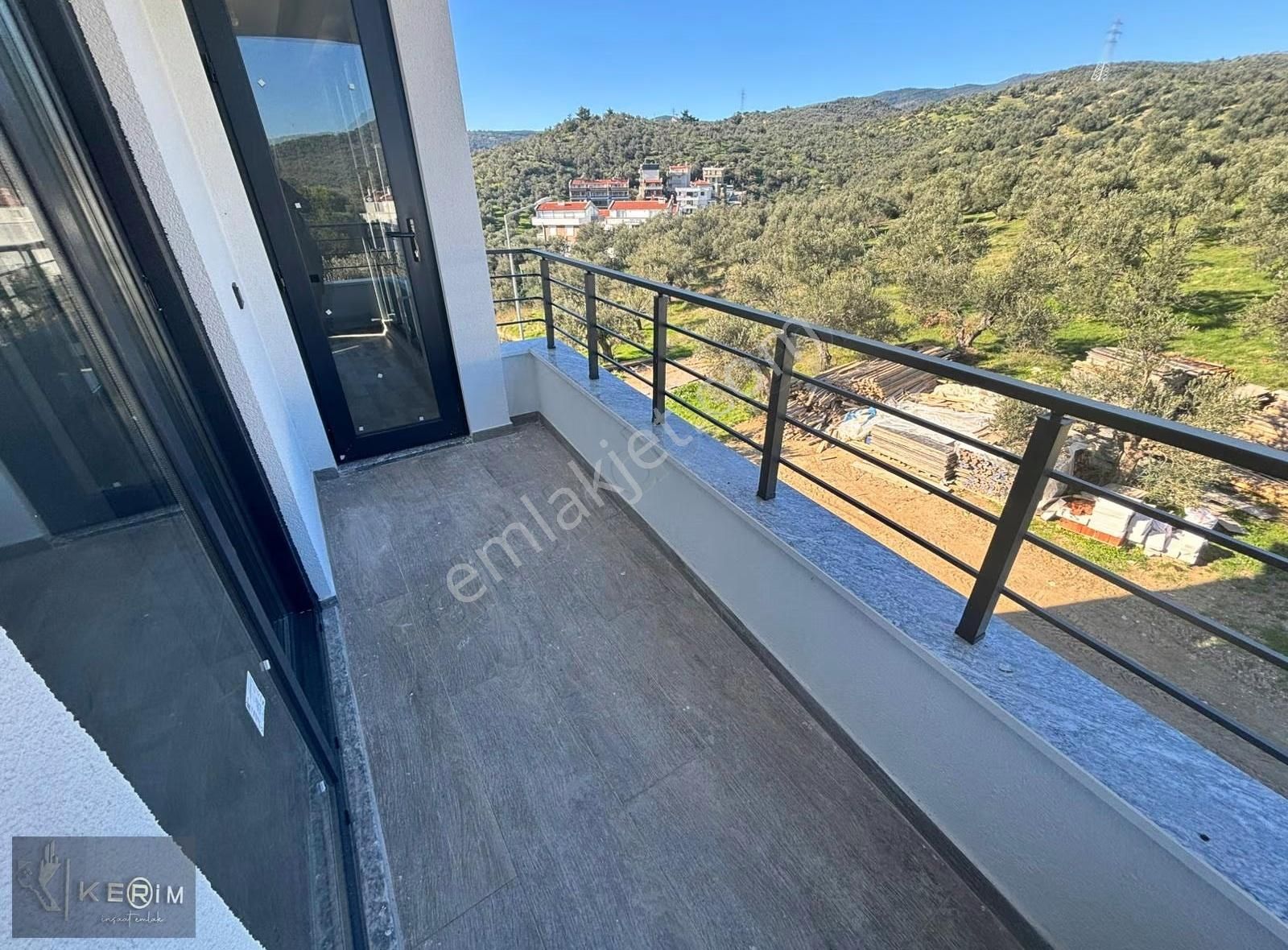 Kerim'den Küçükkuyu Merkez'de Satılık 1+1 Geniş Satılık Daire - Görsel 4