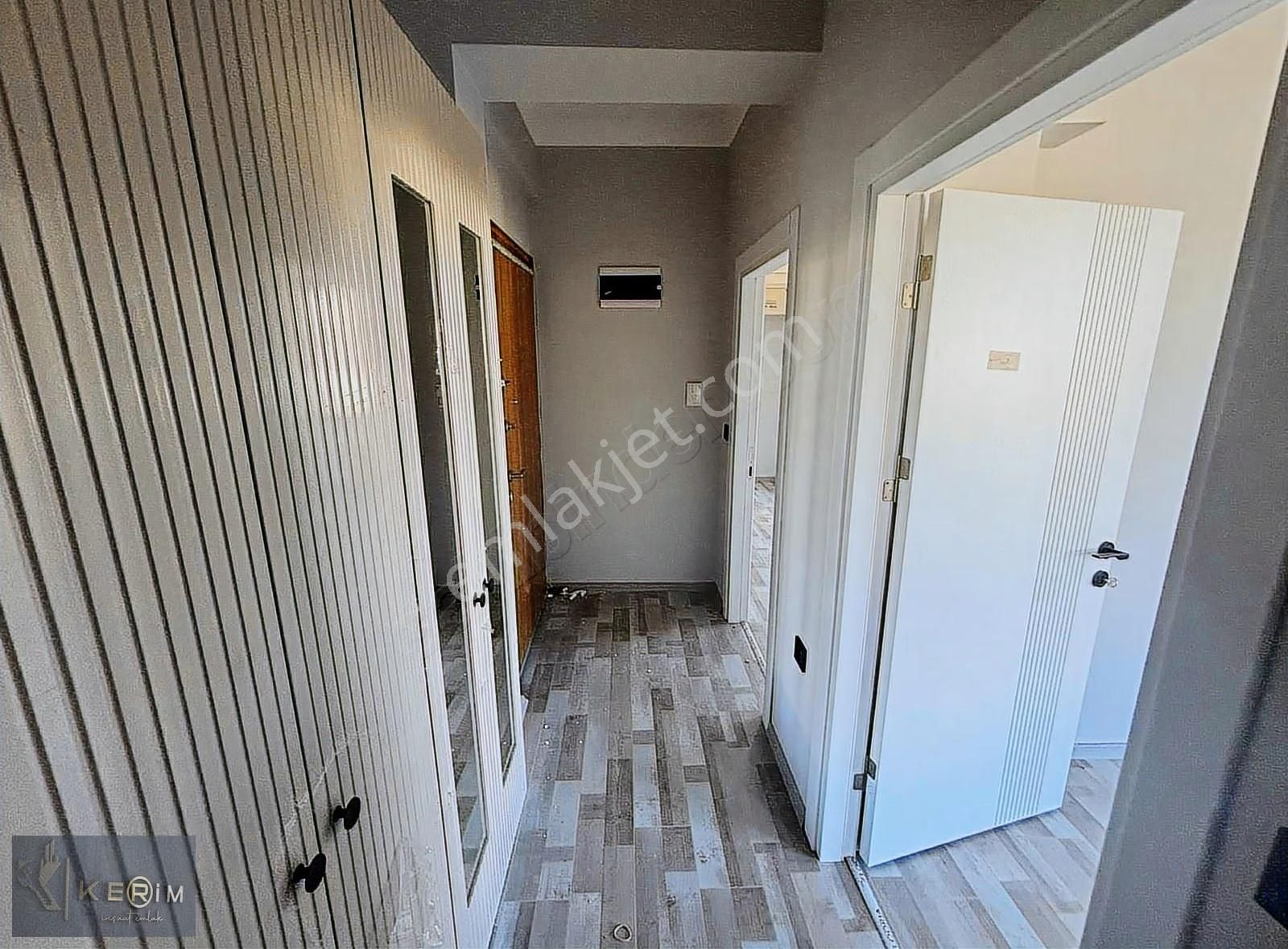 Kerim'den Küçükkuyu Merkez'de Satılık 1+1 Geniş Satılık Daire - Görsel 19