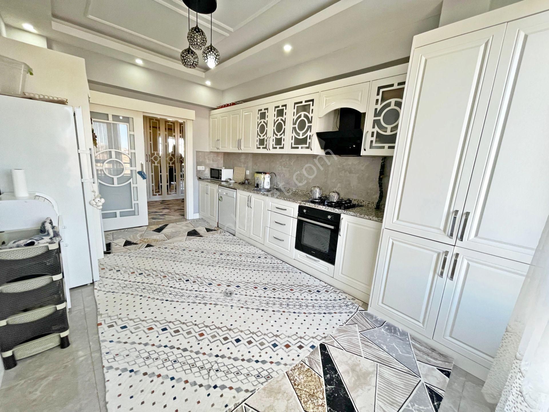 Karacaahmet'te Merkezi Lokasyon Cam Balkonlu Masrafsız Lüx 3+1