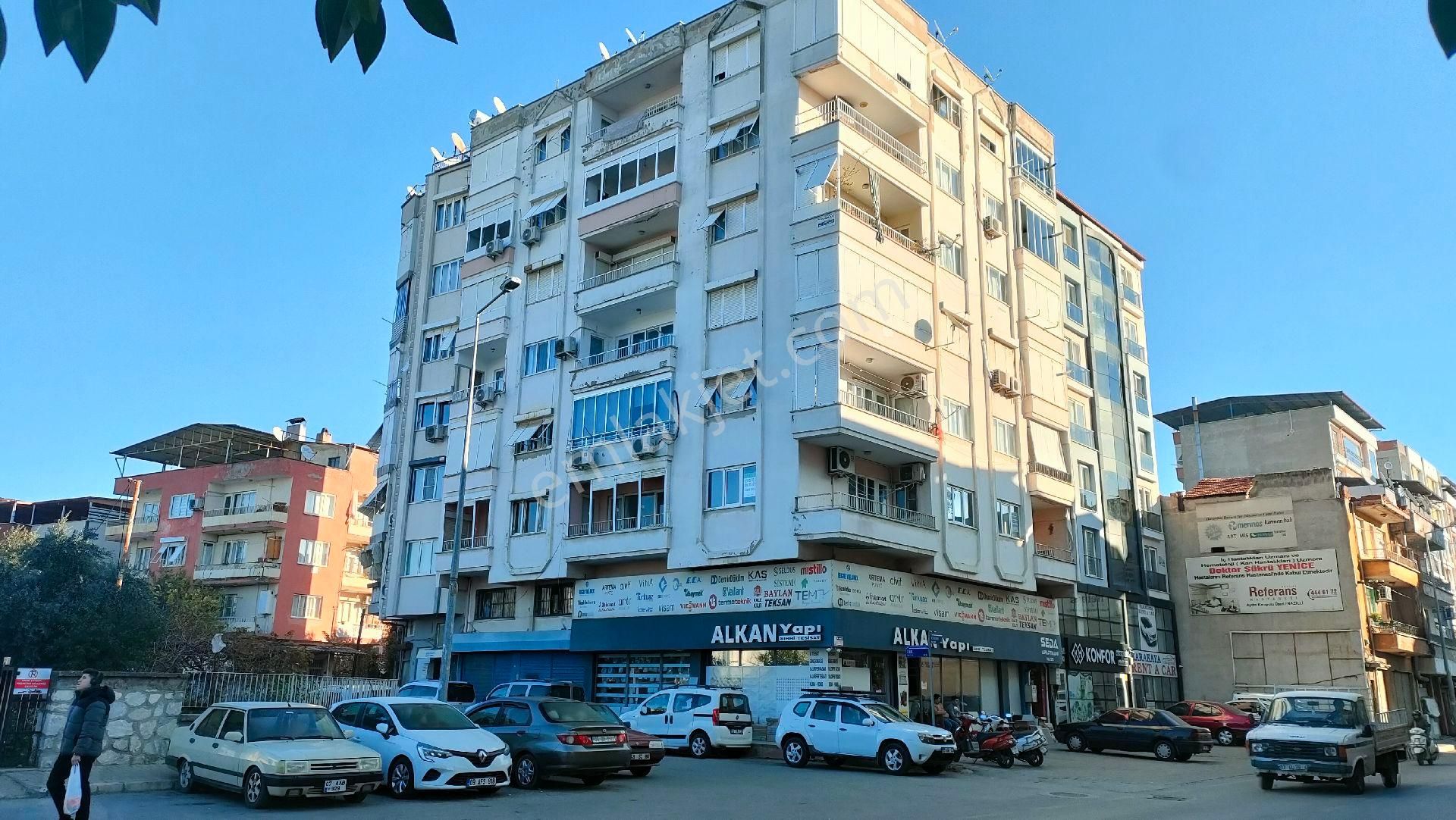 Atatürk Bulvarında Satlık Köşebaşı Daire....