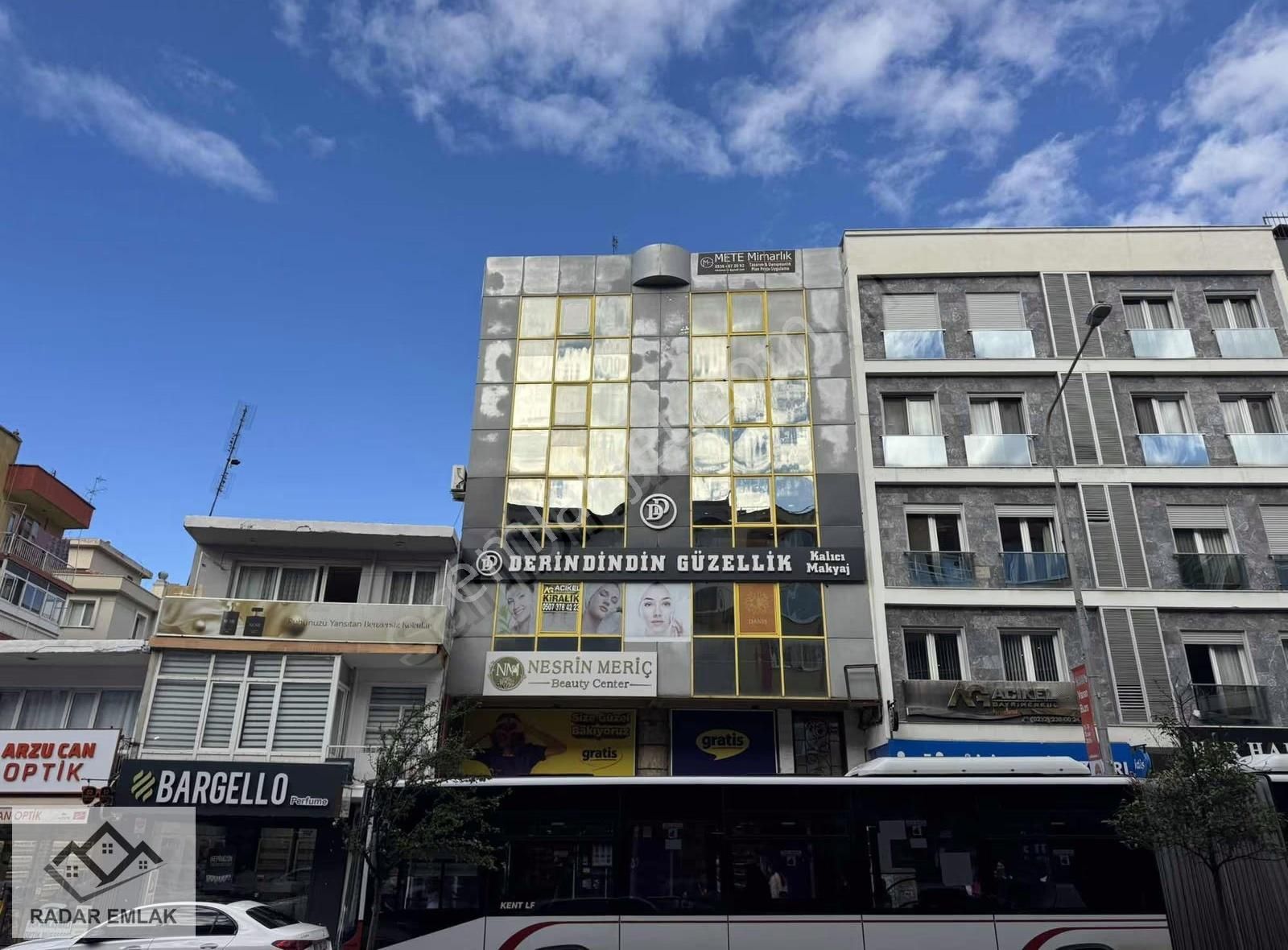 Narlıdere Ana Caddede Tabela Değeri Yüksek Geniş Satılık Ofis