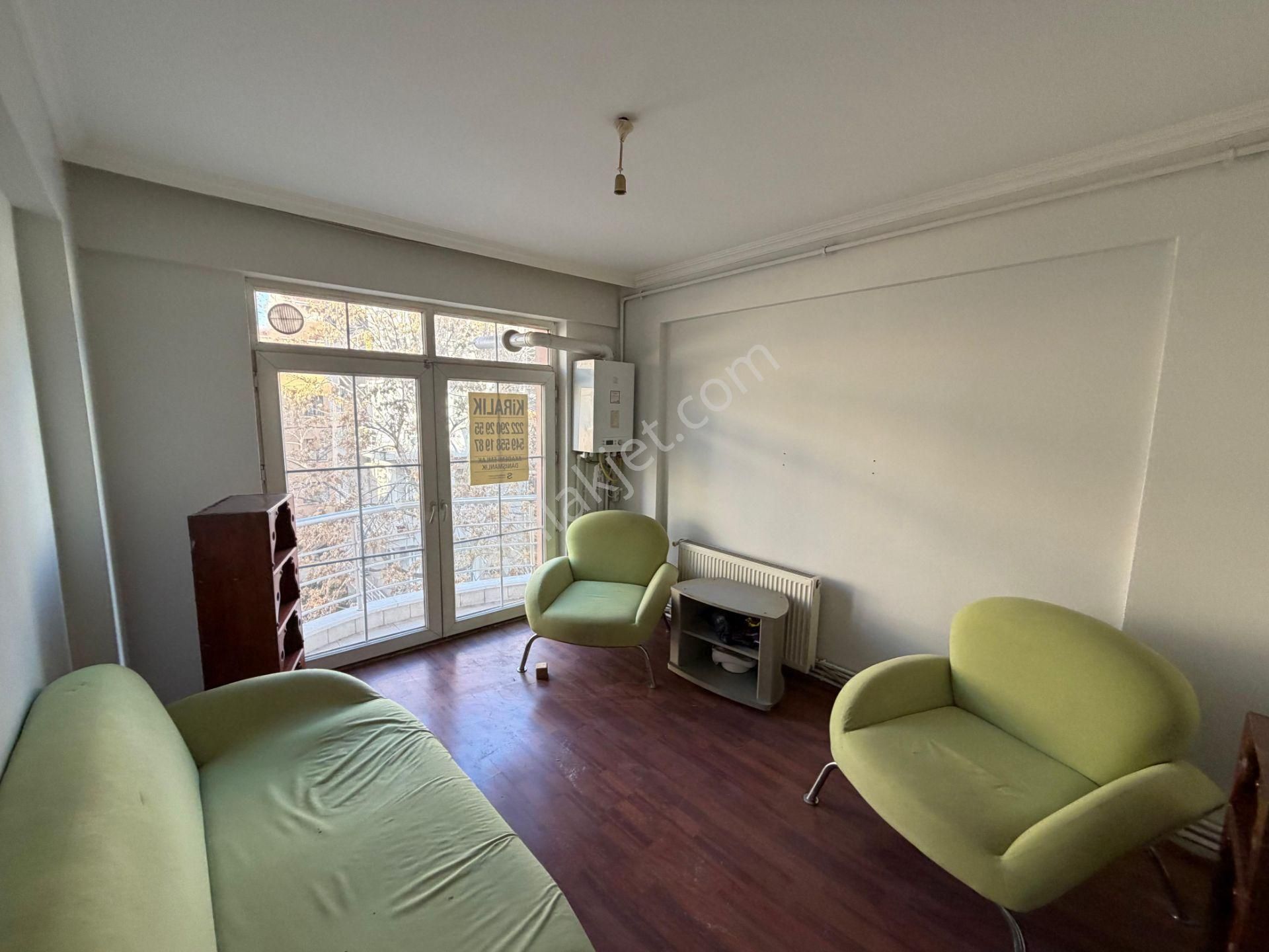 Akademi'den Cadde Yakını Balkonlu Eşyalı 1+1 Kiralık Daire - Görsel 3