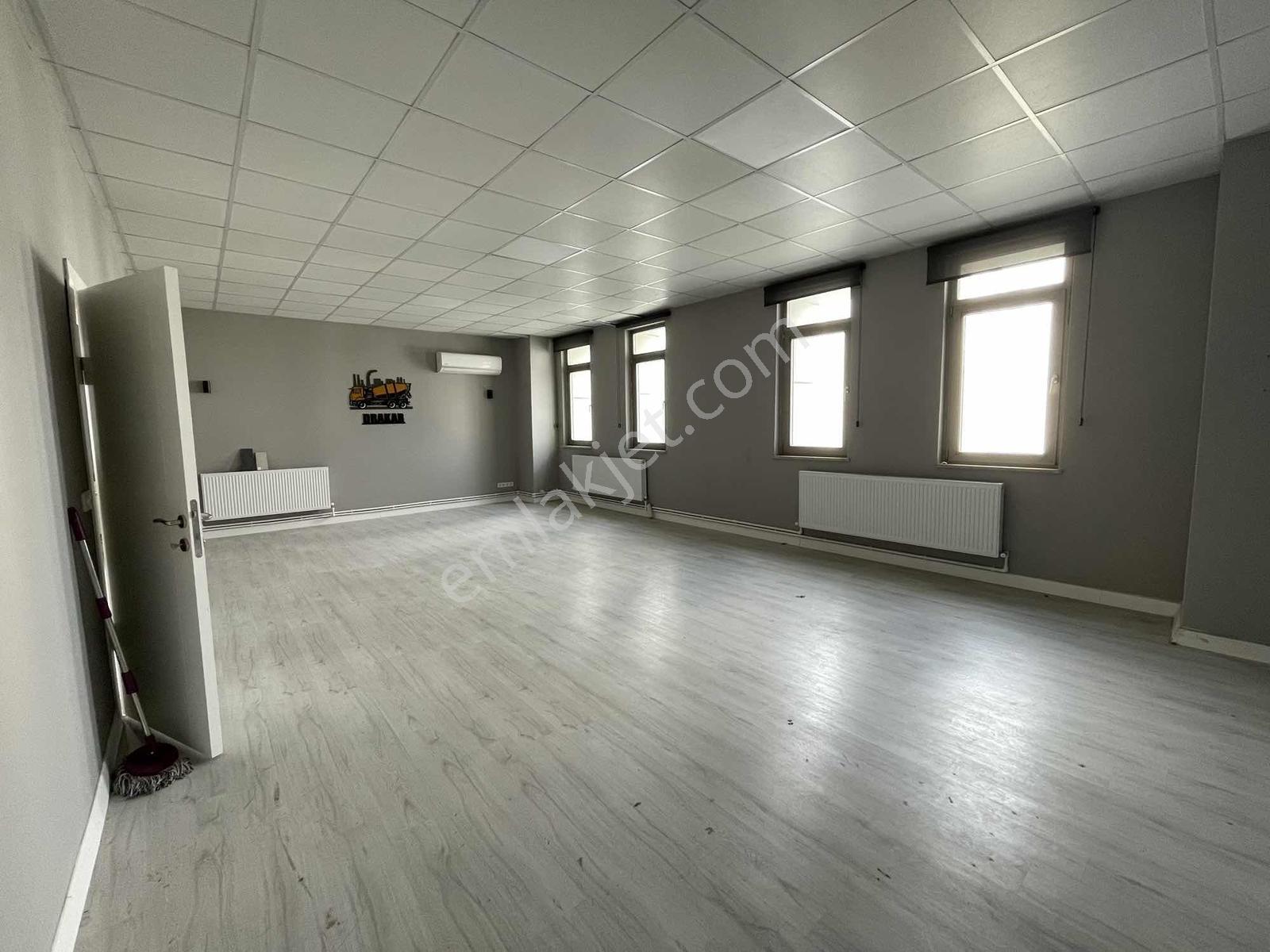 Bahçeşehir Bahçekent Te 180m2 Ofis Kapalı Garajlı Anacadde De - Görsel 3
