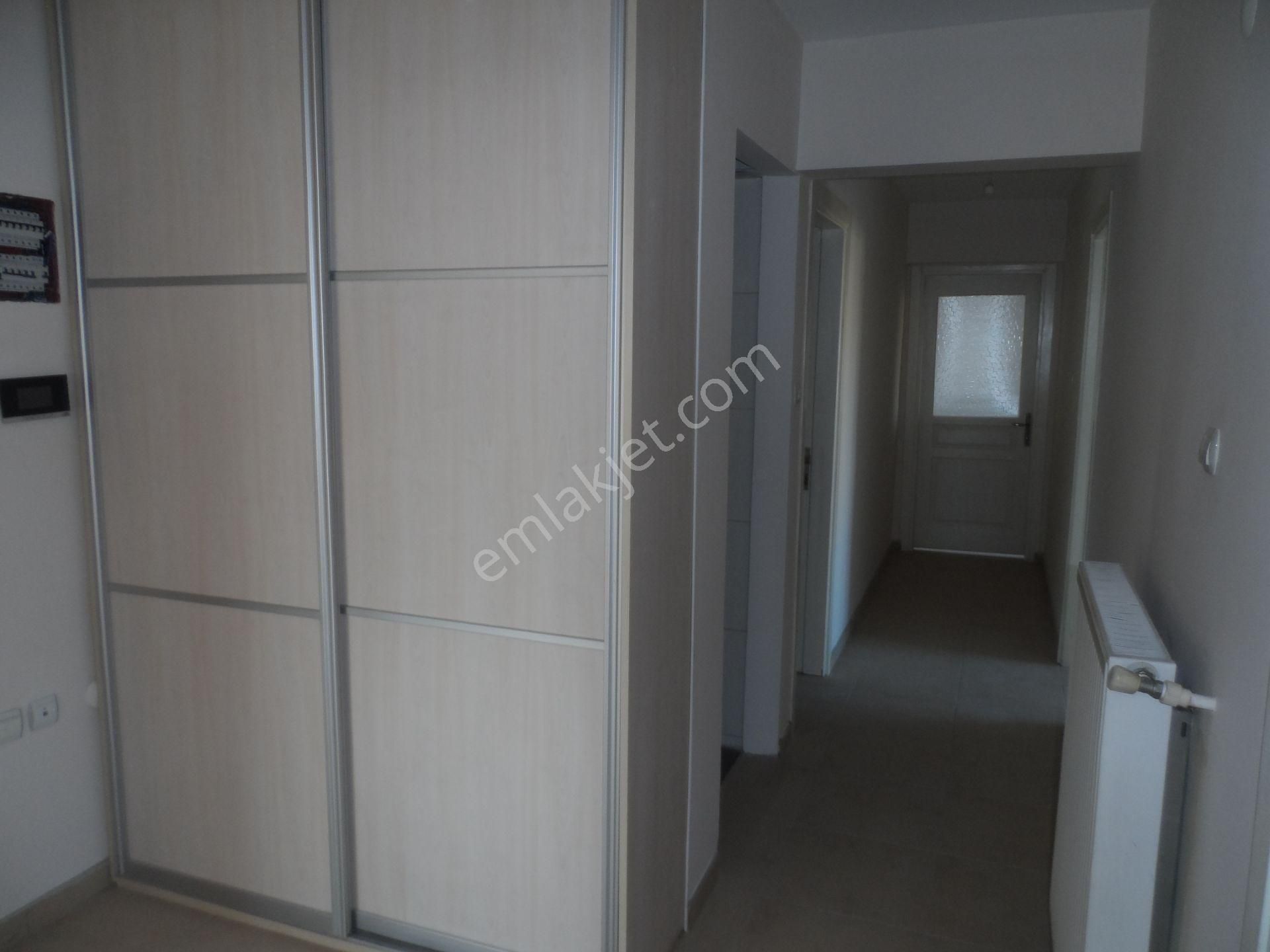 Nazilli Ege Emlak Ofisinden Zafer Mh. Site İçinde, Doğalgaz Kombili, Açık Otoparklı Kiralık Daire - Görsel 4