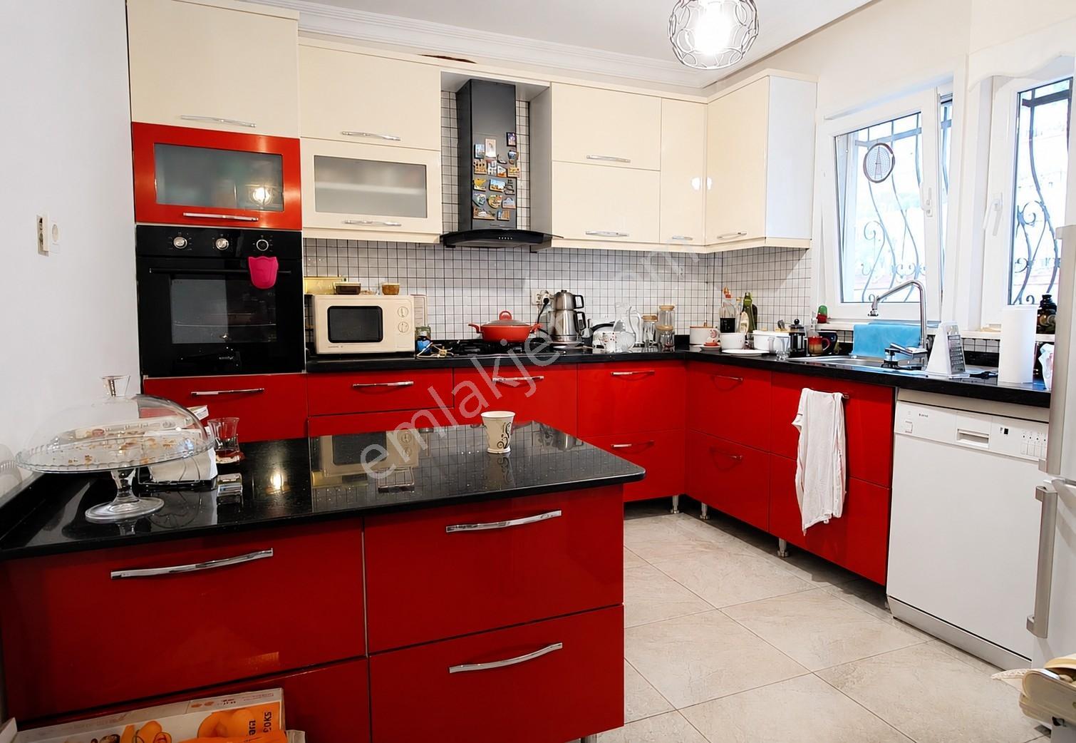 Üsküdar Çengelköy Ata-2 Sitesinde İyi Konumda Triplex Villa - Görsel 7