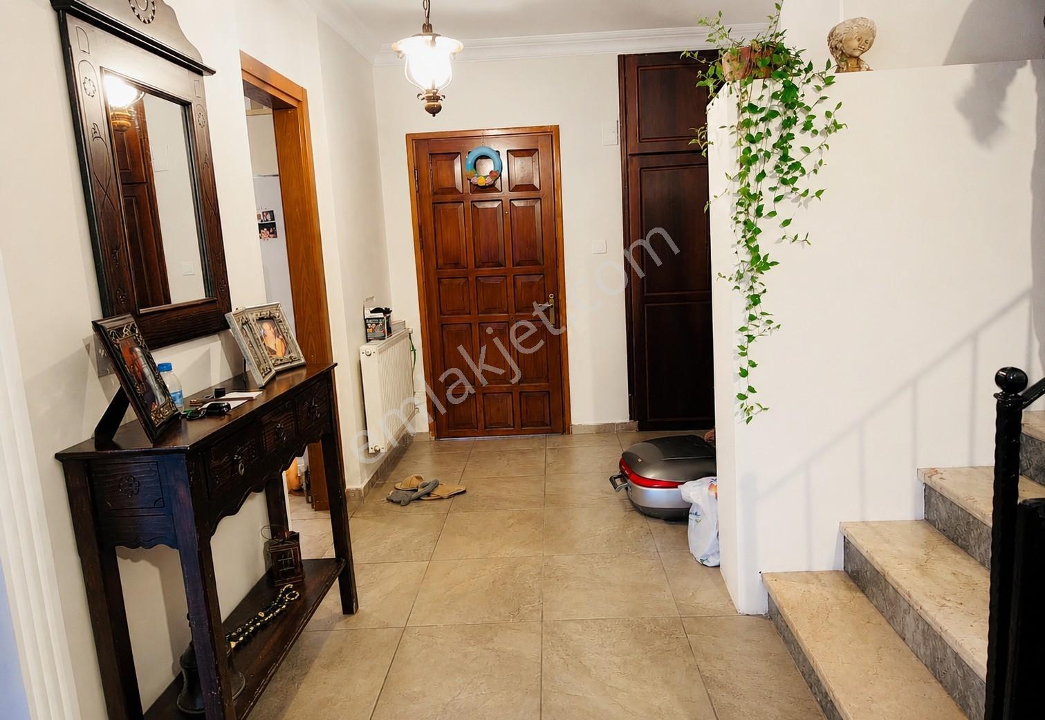 Üsküdar Çengelköy Ata-2 Sitesinde İyi Konumda Triplex Villa - Görsel 19