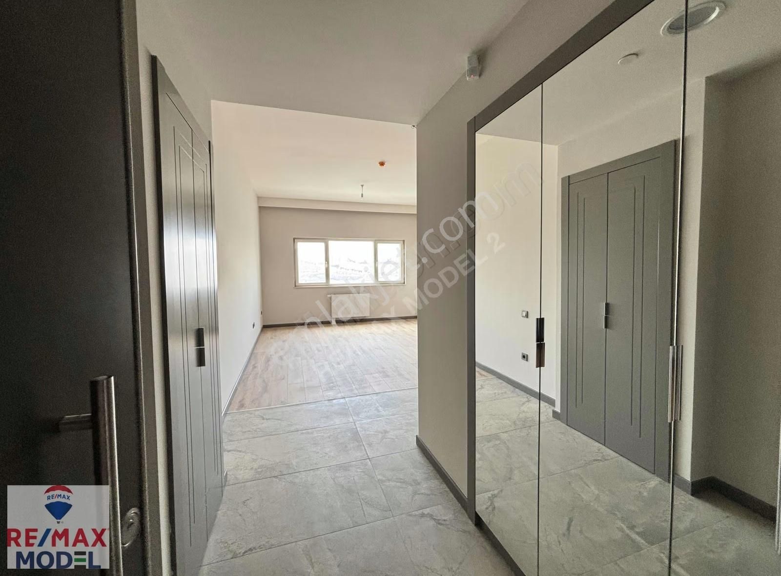 Remax Model Den Sinpaş Aqua City F2 Kulede 1+1 Satılık Daire - Görsel 3