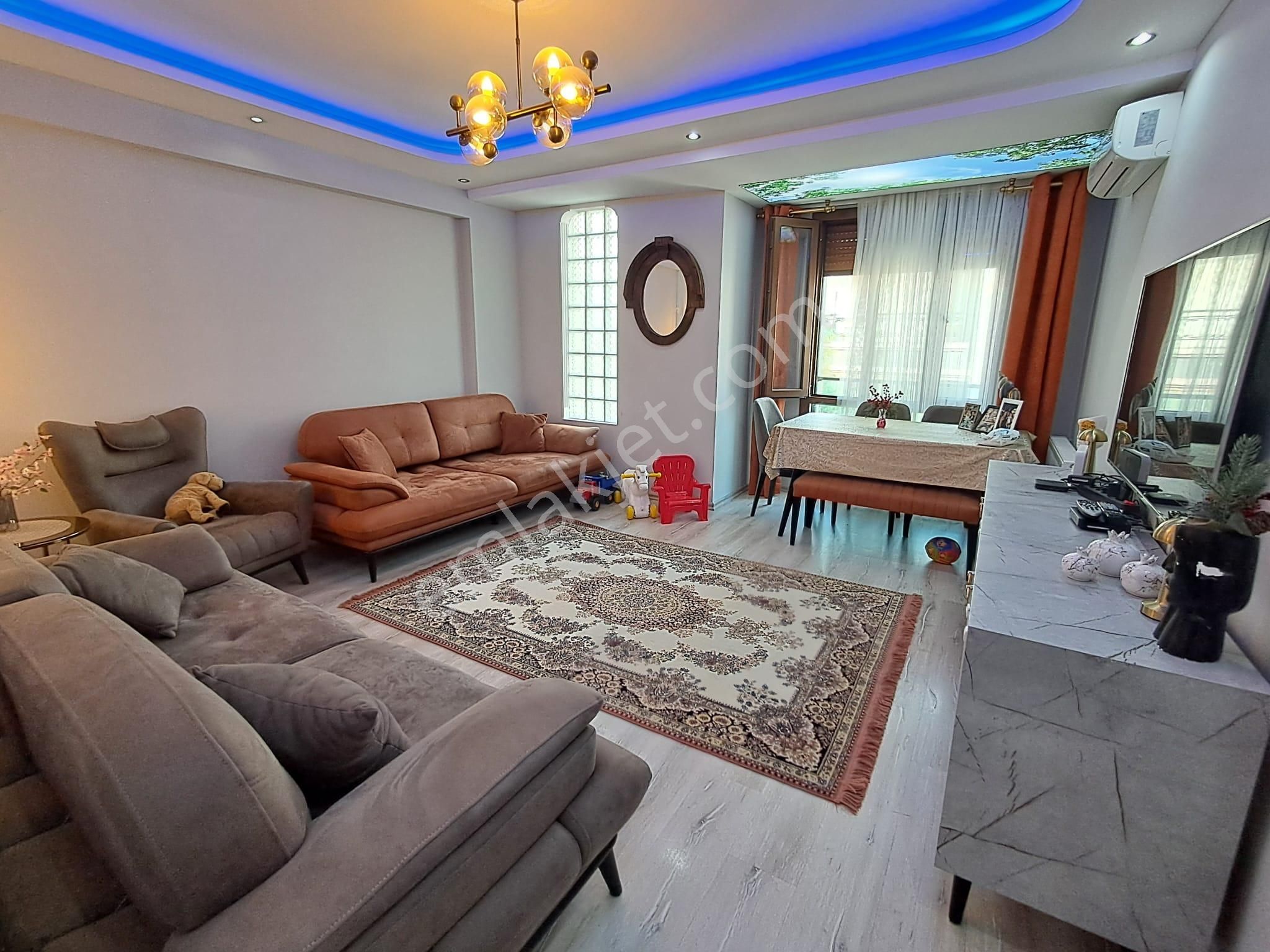 Buca Şirinyer İşcievleri Laleli Mahallesi//v.r.bey Okuluna Yakın//izbana.forbest.yakın//5yıllık 3+1