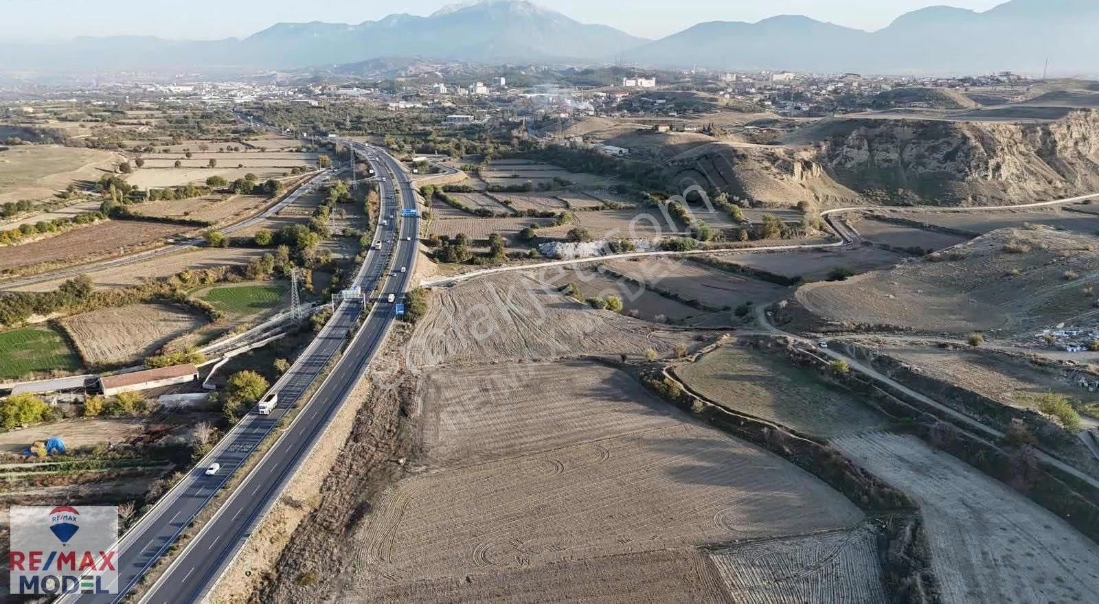 Bozburun Mahallesinde 2.828m² Köşe Parsel Sanayi Arsası