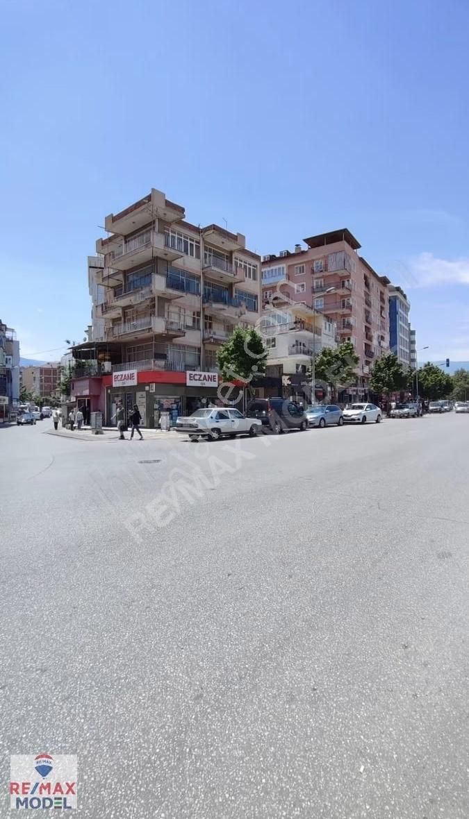 Remax Model Den Bayramyerinde Satılık Köşe Parsel