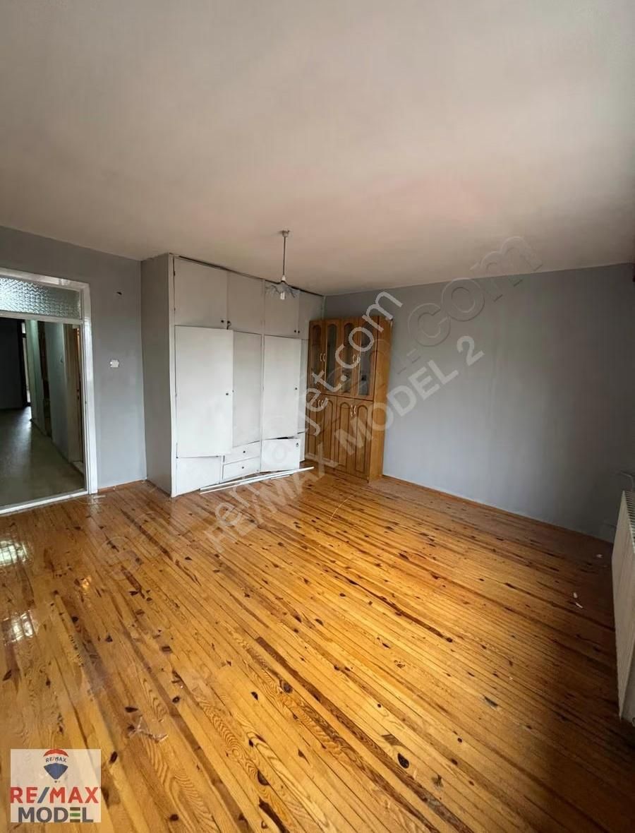 Remax Model Den Çaybaşı Caddesinde 3+1 Satılık Daire - Görsel 3