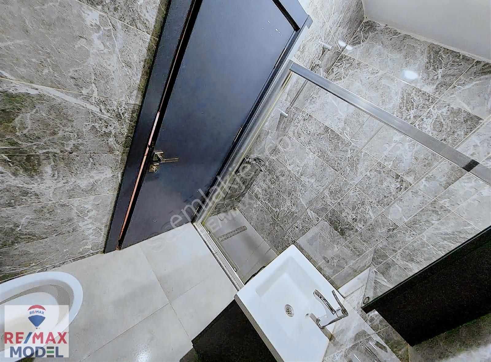 Remax Model Den 15 Mayıs Mahallesinde 1+1 Ara Kat Satılık Apart - Görsel 2