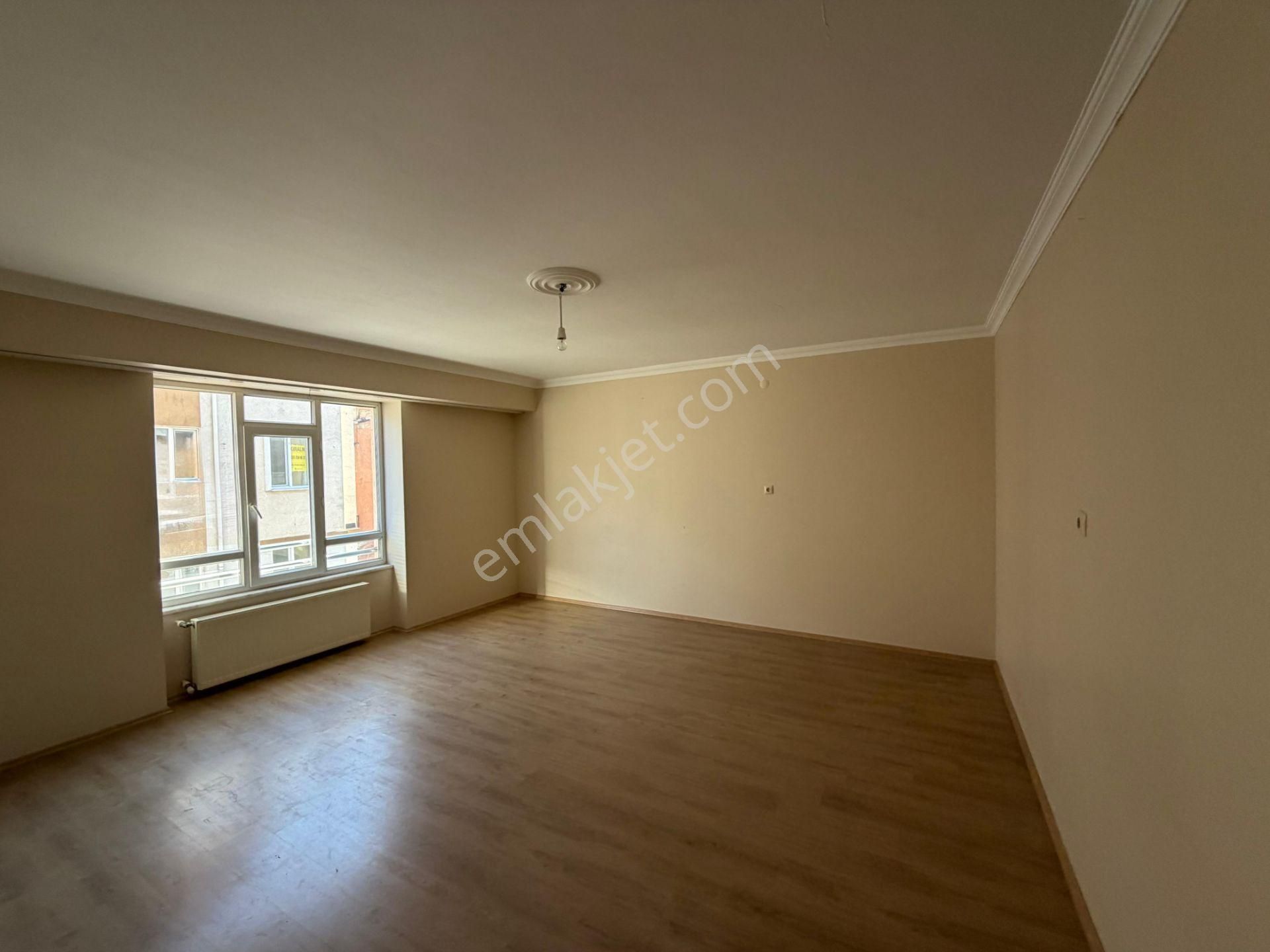 Akademi'den Espark Yakını Ara Kat Balkonlu Ebeveyn Banyolu 3+1