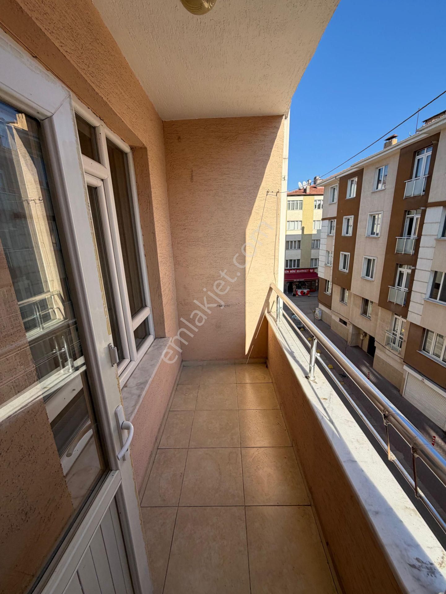 Akademi'den Espark Yakını Ara Kat Balkonlu Ebeveyn Banyolu 3+1 - Görsel 9