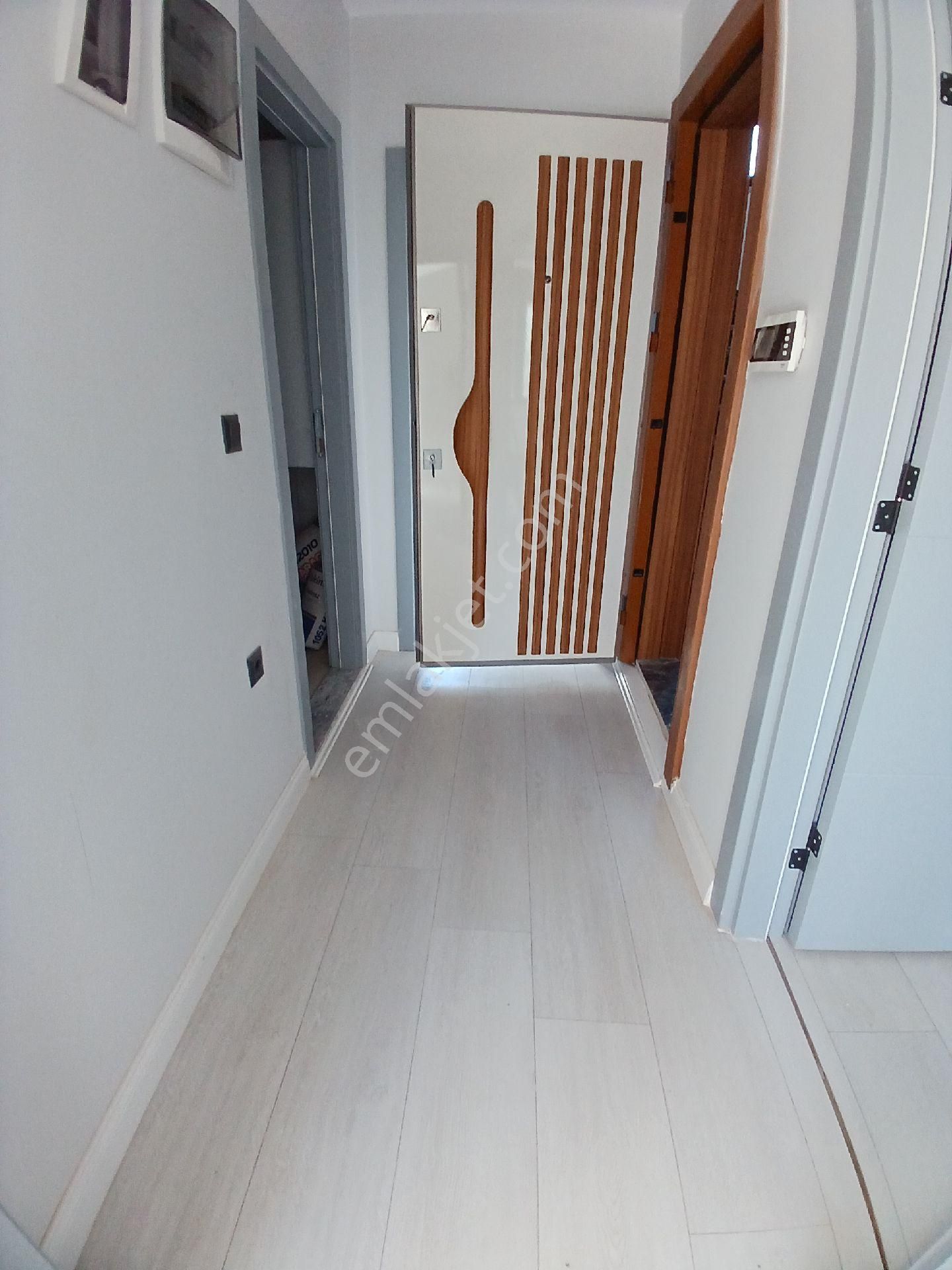 Ilıca Merkez Pazar Yeri Civarı Satılık Sıfır 2+1 Yüksek Giriş