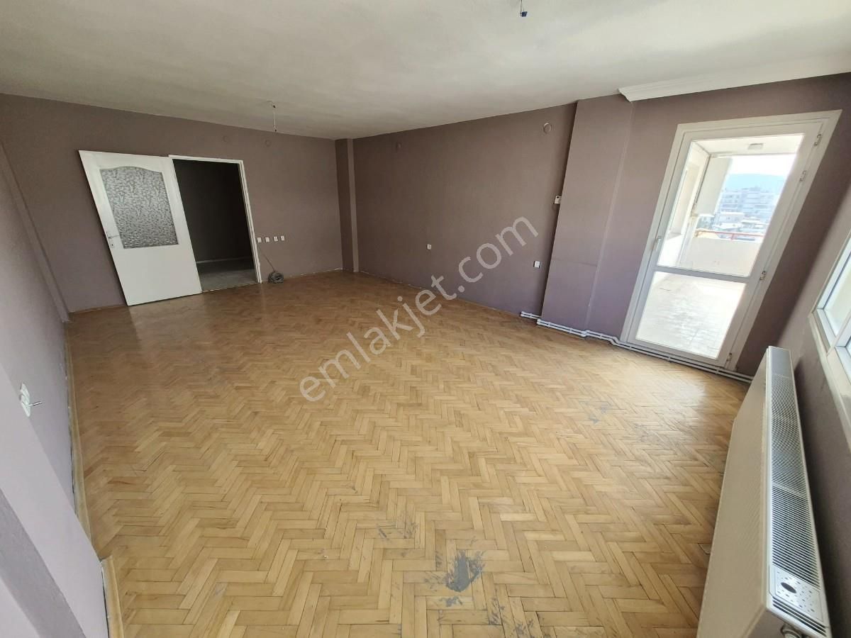 Bayraklı Manavkuyu Mahallesi Geniş Ve Ferah Satılık 3+1 Daire - Görsel 3