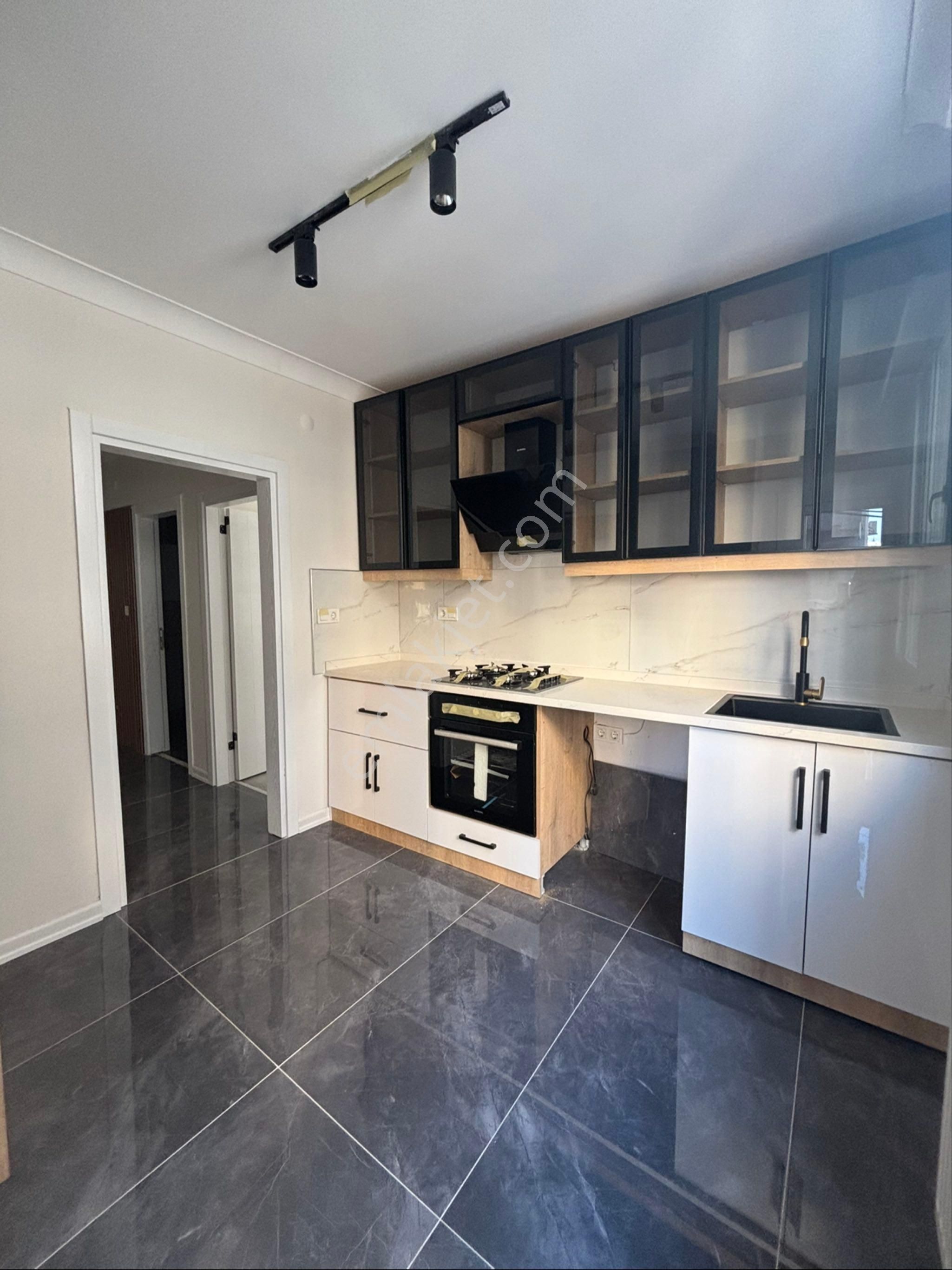 Asilden Güzelyalı Parka Yakın Full Tadilatlı 3+1 Satılık - Görsel 12