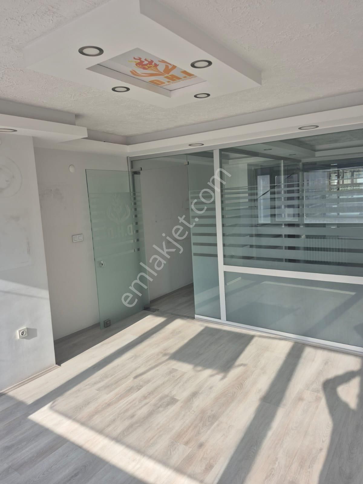 Kızılay Merkezde En Hareketli Caddede Her İşe Uygun 48 M2 Lüks Kiralık Ofis - Görsel 2