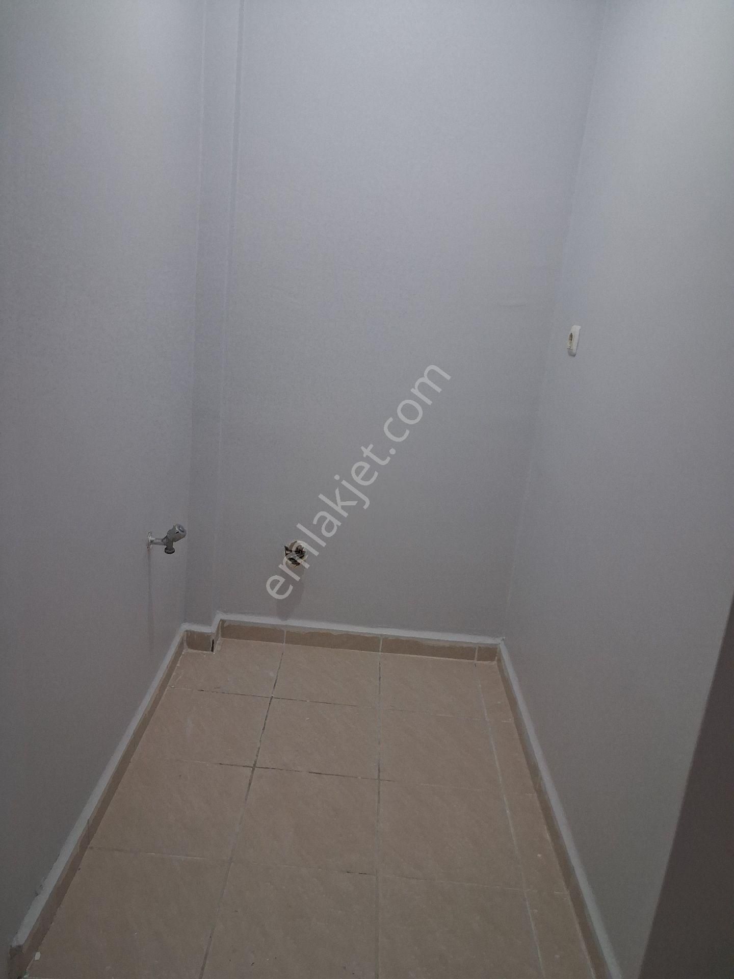 Tuşba Emlaktan Satılık İskanlı Kombili Ara Kat Geniş 3+1 - Görsel 16