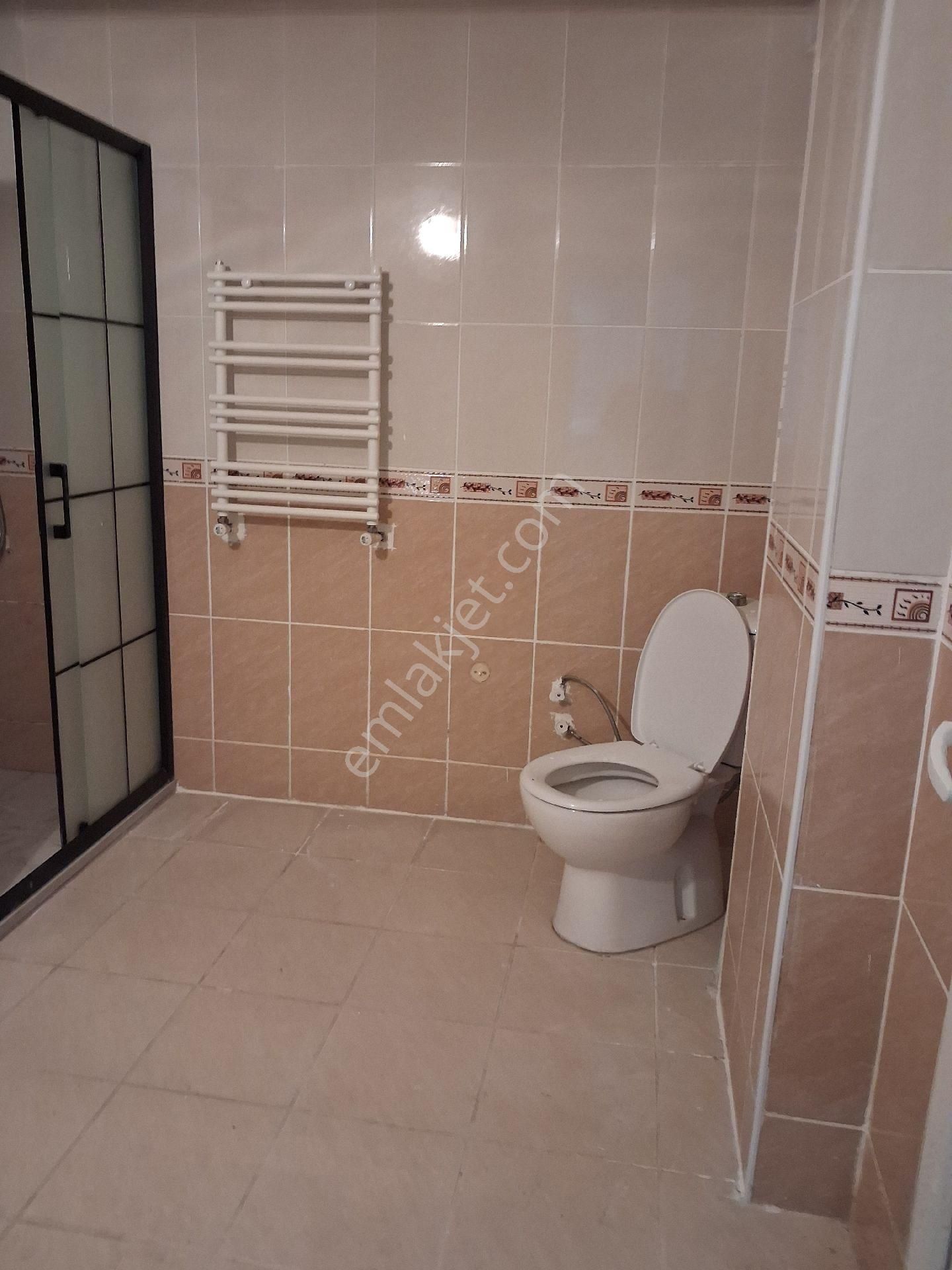 Tuşba Emlaktan Satılık İskanlı Kombili Ara Kat Geniş 3+1 - Görsel 12