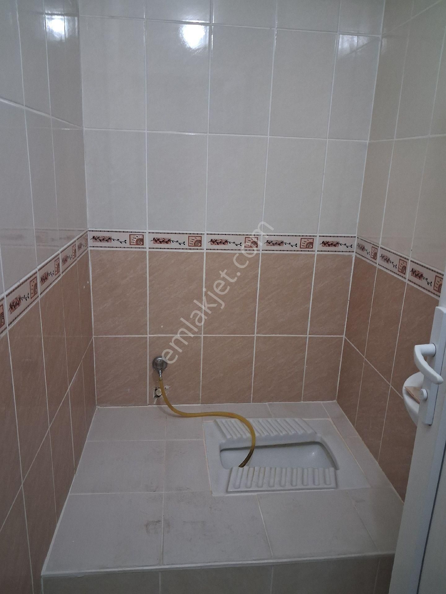 Tuşba Emlaktan Satılık İskanlı Kombili Ara Kat Geniş 3+1 - Görsel 11