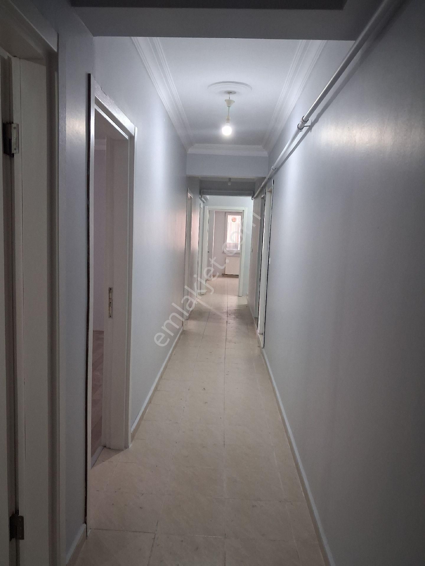 Tuşba Emlaktan Satılık İskanlı Kombili Ara Kat Geniş 3+1 - Görsel 10