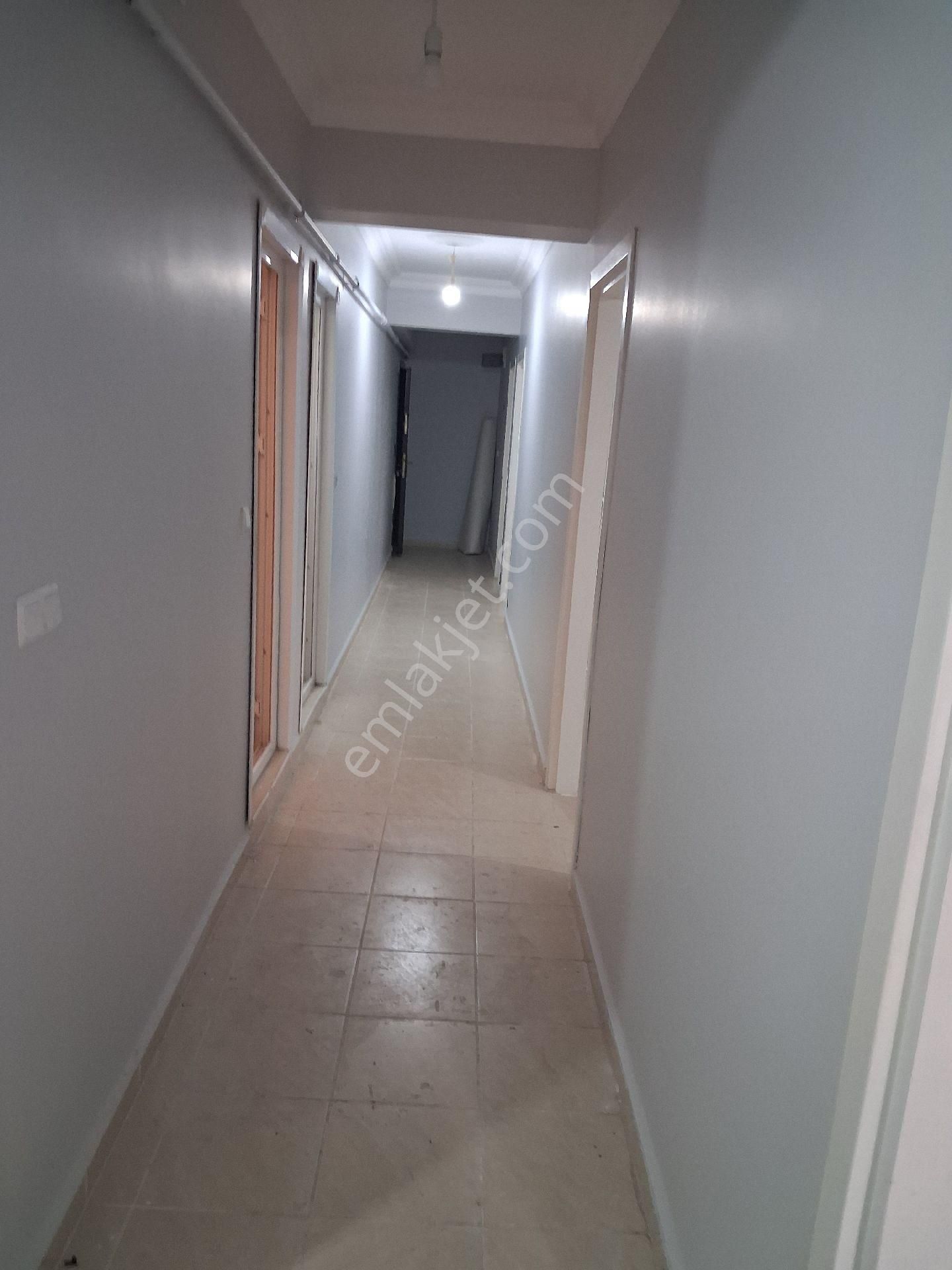 Tuşba Emlaktan Satılık İskanlı Kombili Ara Kat Geniş 3+1 - Görsel 23