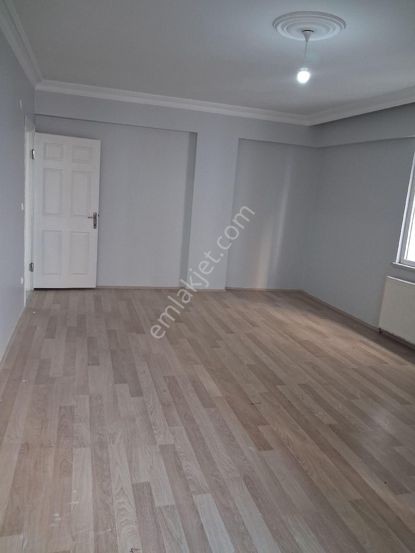 Tuşba Emlaktan Satılık İskanlı Kombili Ara Kat Geniş 3+1 - Görsel 4