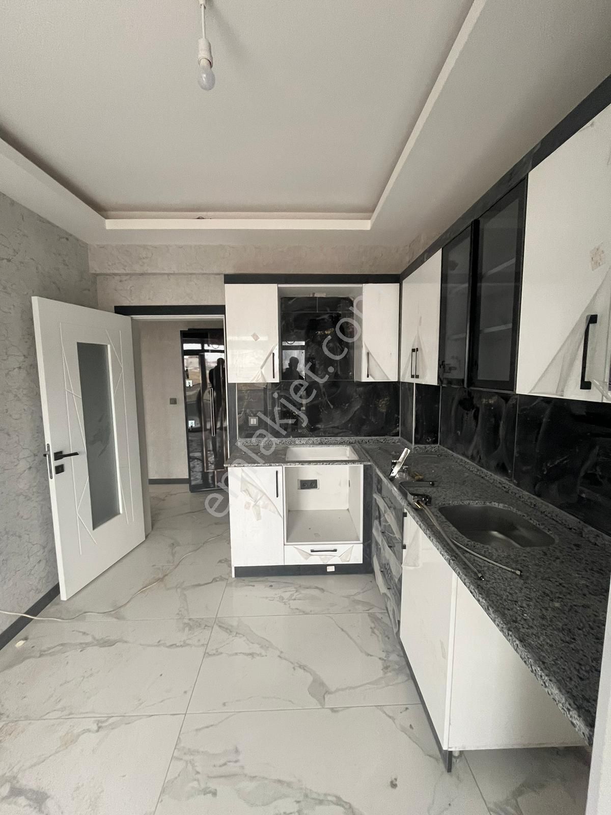 Meram Alakova Mahallesi Gürhan Gayrimenkulden Satılık 2+1 Daire - Görsel 10