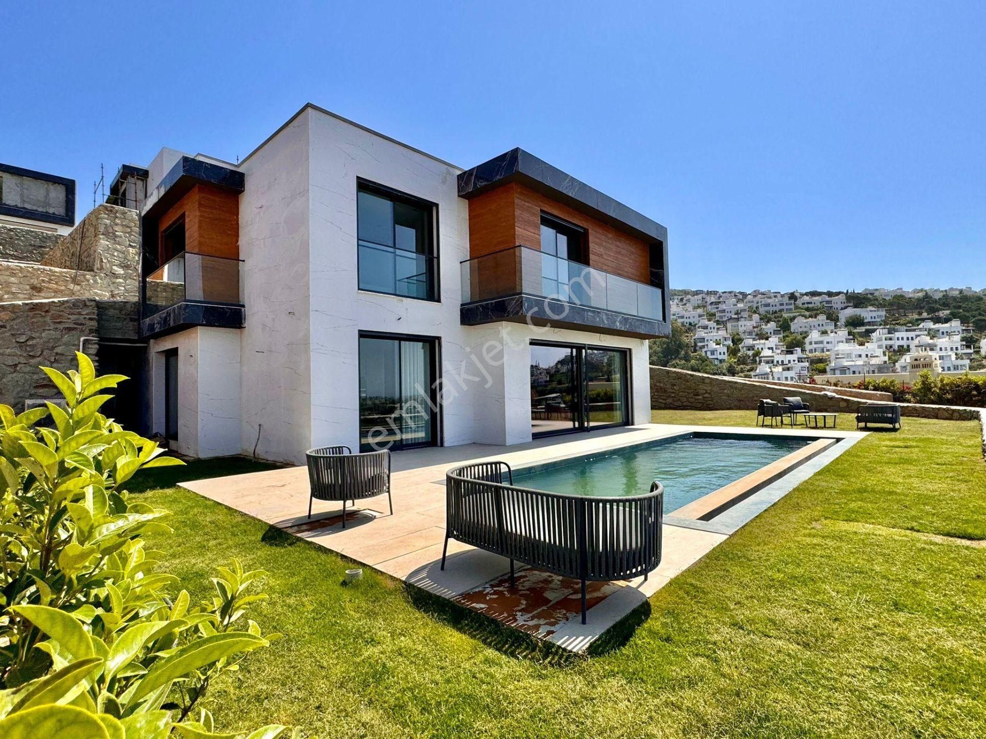 Bodrum Yalıkavak Satılık Özel Plajlı Deniz Manzaralı 4+1 Villa