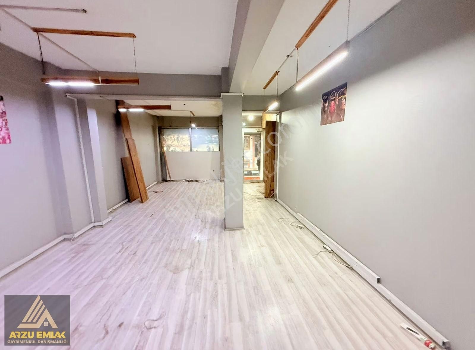 Arzu Emlaktan 75.yıl İsmetpaşa Caddesi Köşebaşı Kiralık Dükkan - Görsel 16