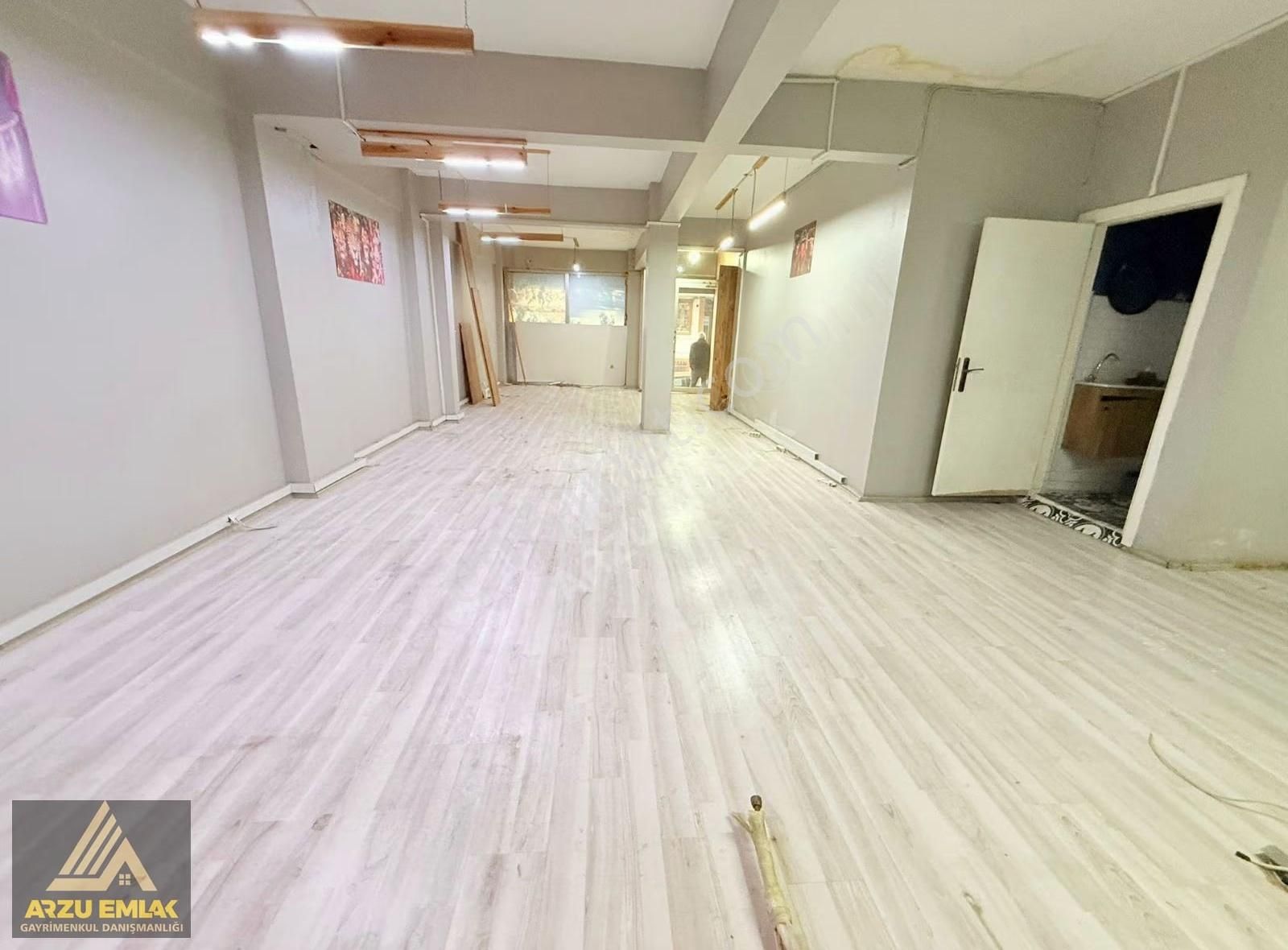 Arzu Emlaktan 75.yıl İsmetpaşa Caddesi Köşebaşı Kiralık Dükkan - Görsel 8