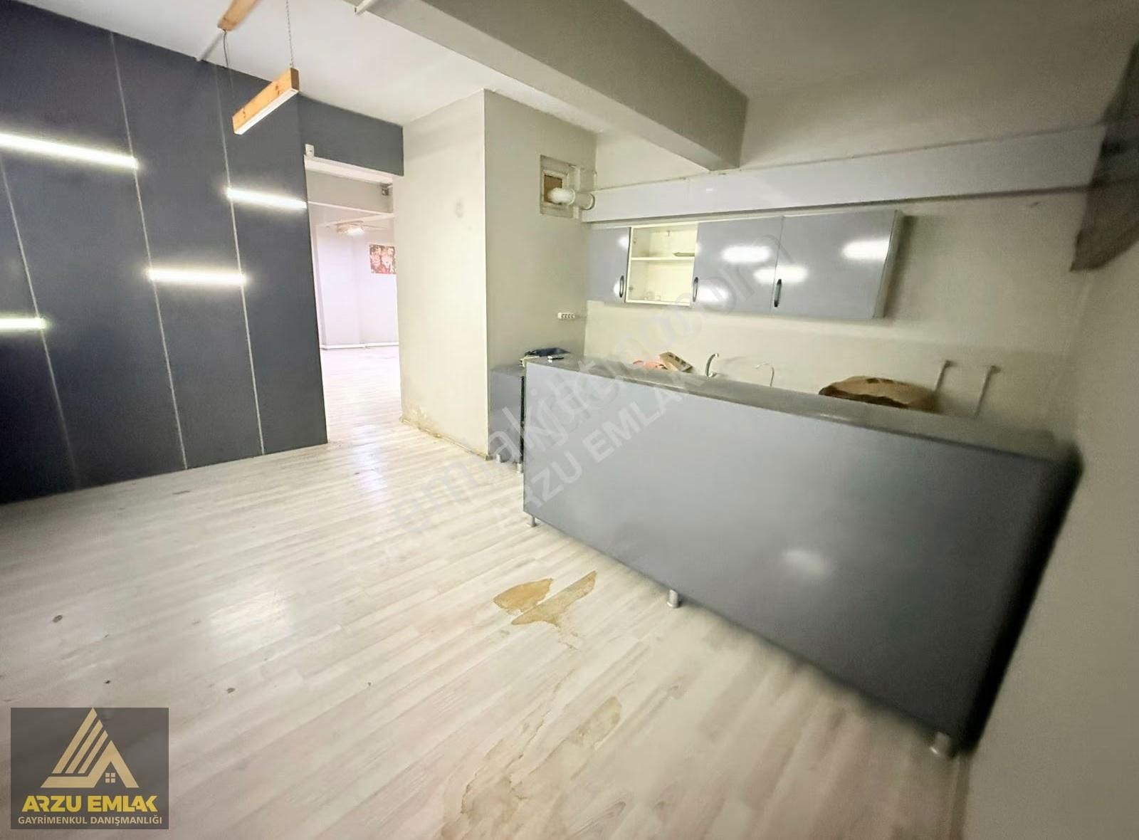 Arzu Emlaktan 75.yıl İsmetpaşa Caddesi Köşebaşı Kiralık Dükkan - Görsel 30