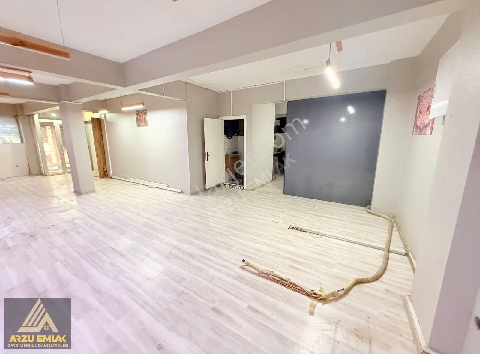 Arzu Emlaktan 75.yıl İsmetpaşa Caddesi Köşebaşı Kiralık Dükkan - Görsel 20