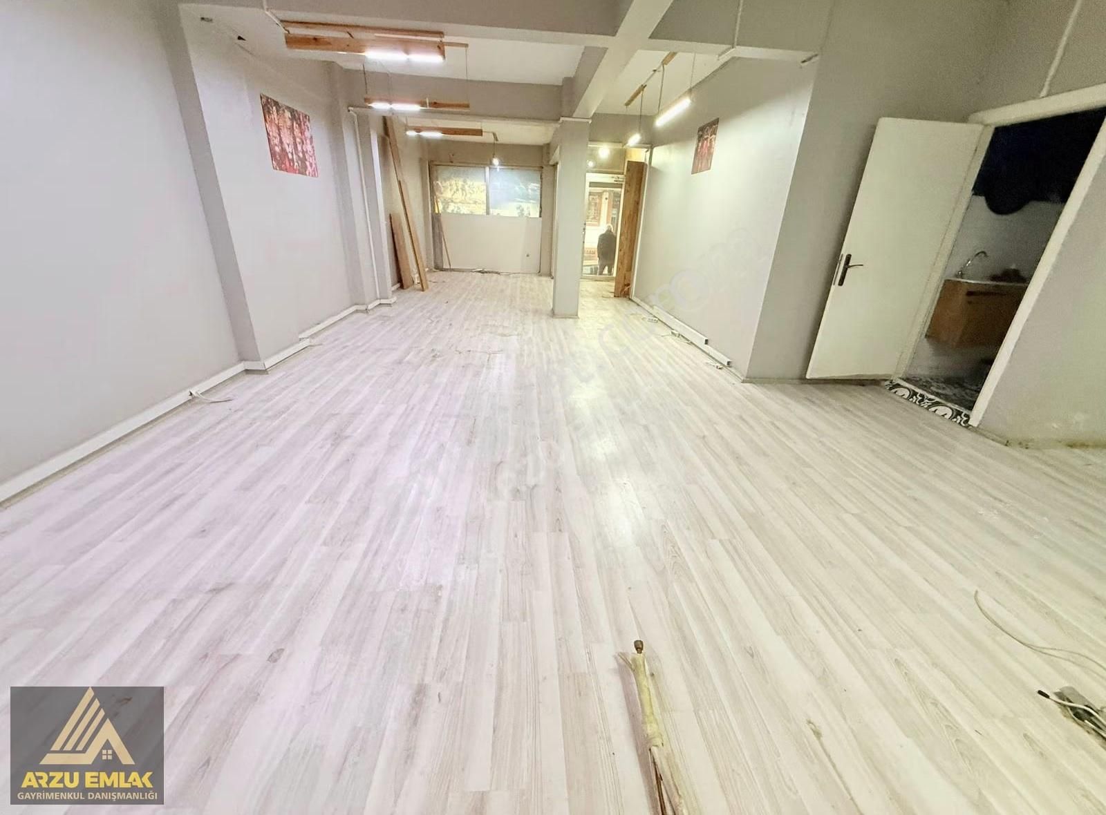 Arzu Emlaktan 75.yıl İsmetpaşa Caddesi Köşebaşı Kiralık Dükkan - Görsel 11