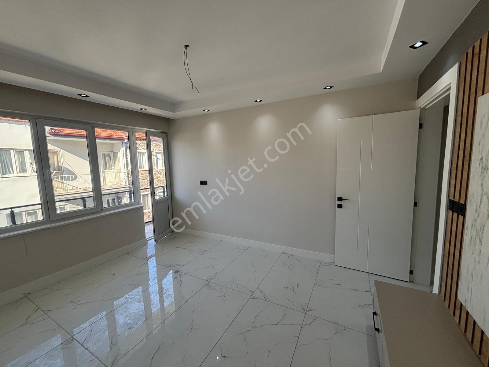 Myra Dan Sırakapılar Da Satılık 3+1 Daire - Görsel 3