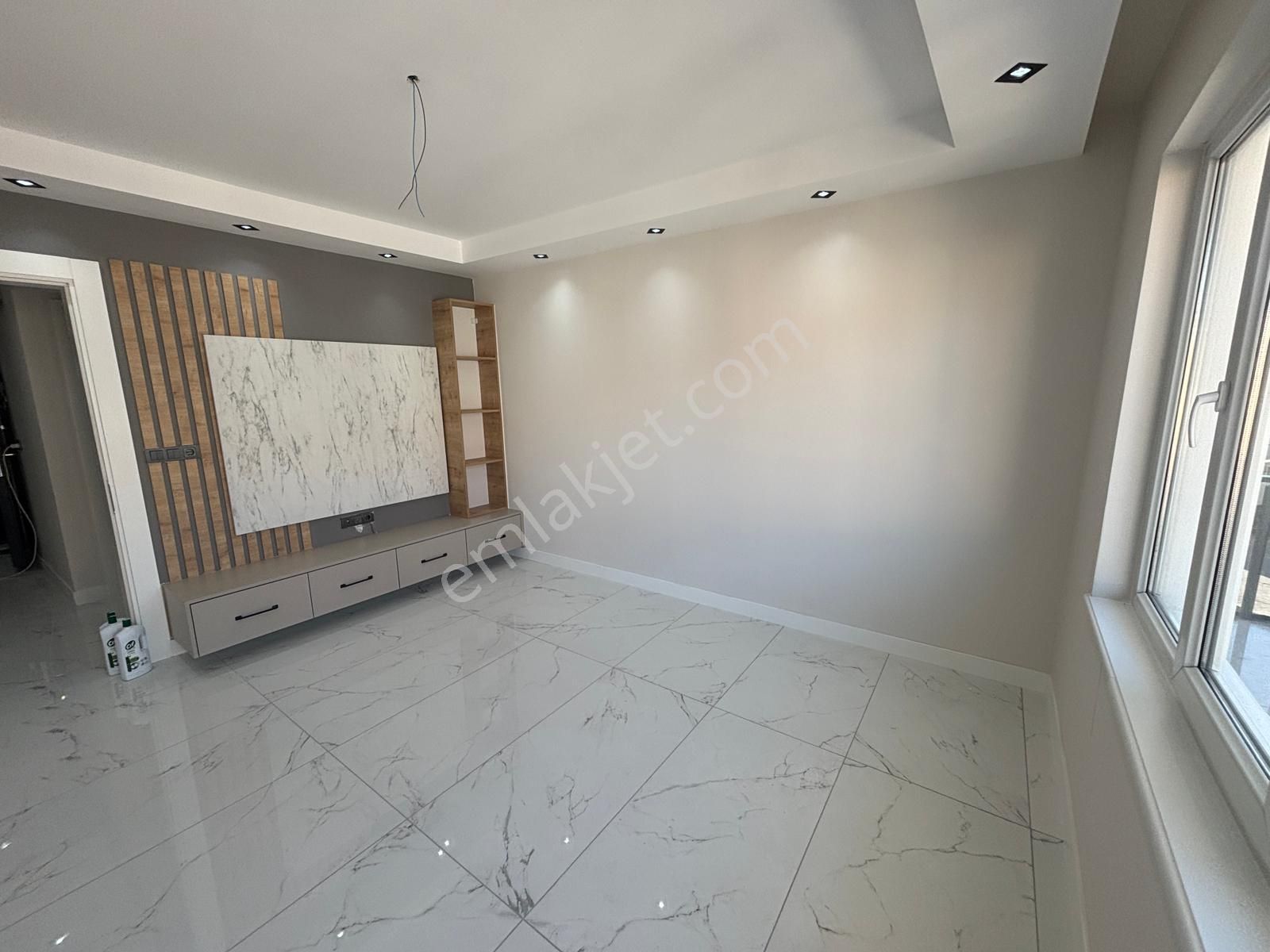 Myra Dan Sırakapılar Da Satılık 3+1 Daire - Görsel 2