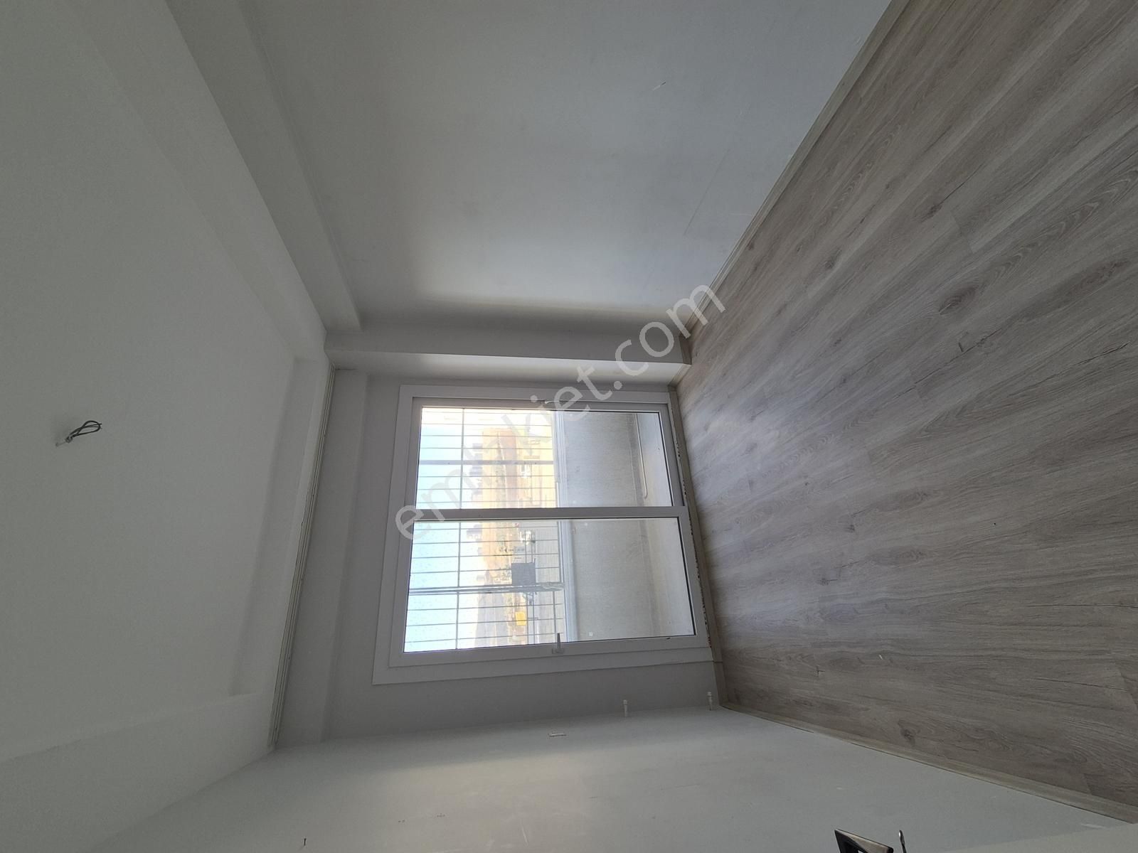 Gültepe'de 1+1 Cadde Üzeri Balkonlu Demir Şebekeli Kiralık Daire - Görsel 3