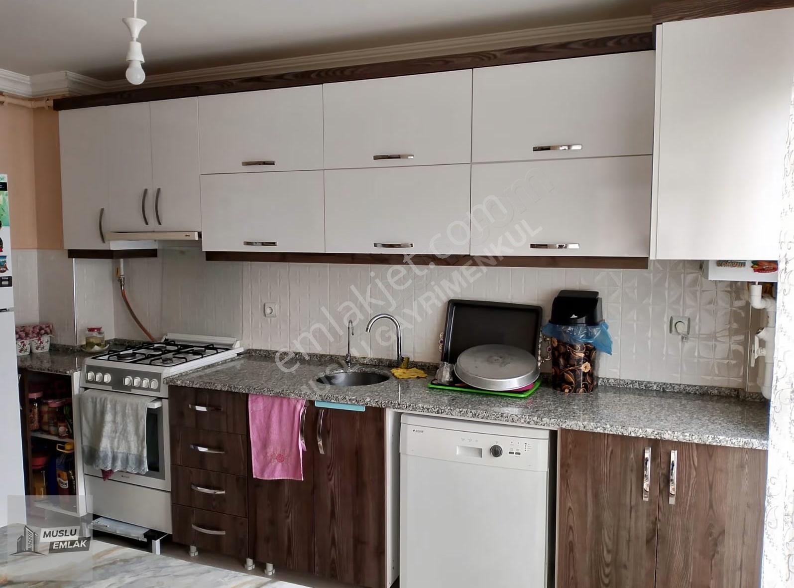 Muslu Gayrimenkulden Hz. Ebubekir Cami Yanı Arakat 2+1