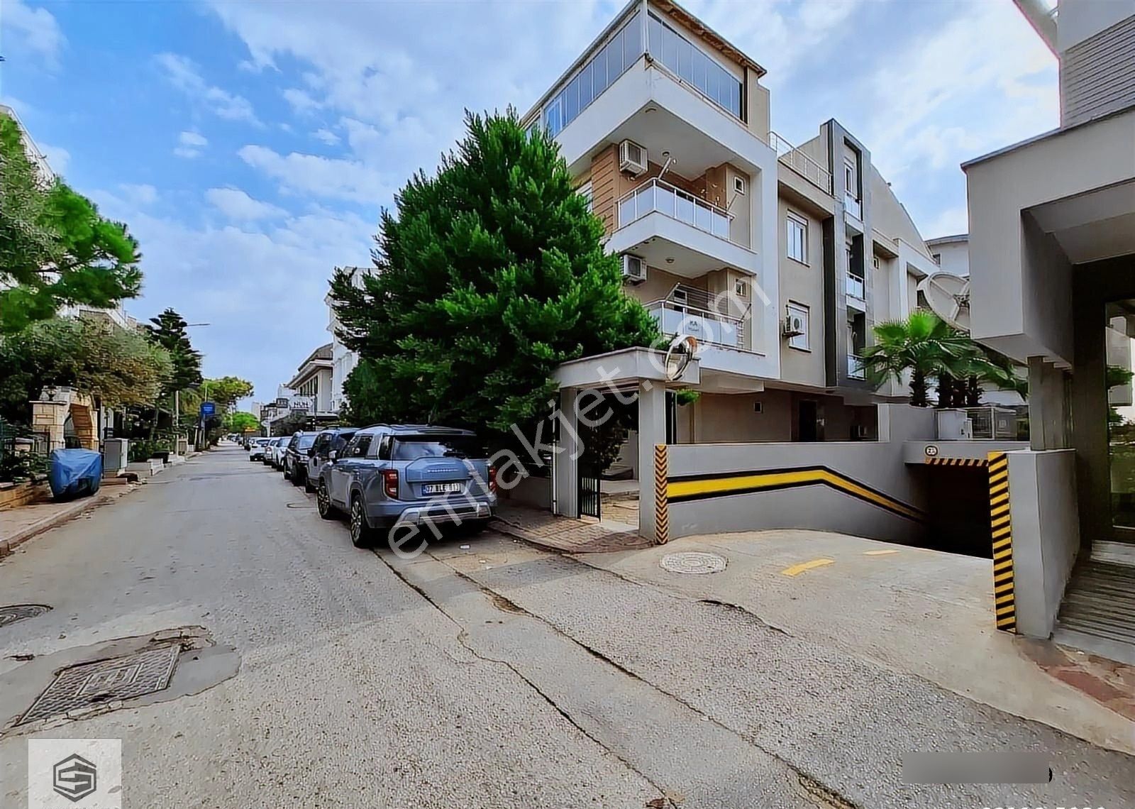 Çağlayan Barınaklarda Denize Yakın 4+1 Kiralık Ofis Katı